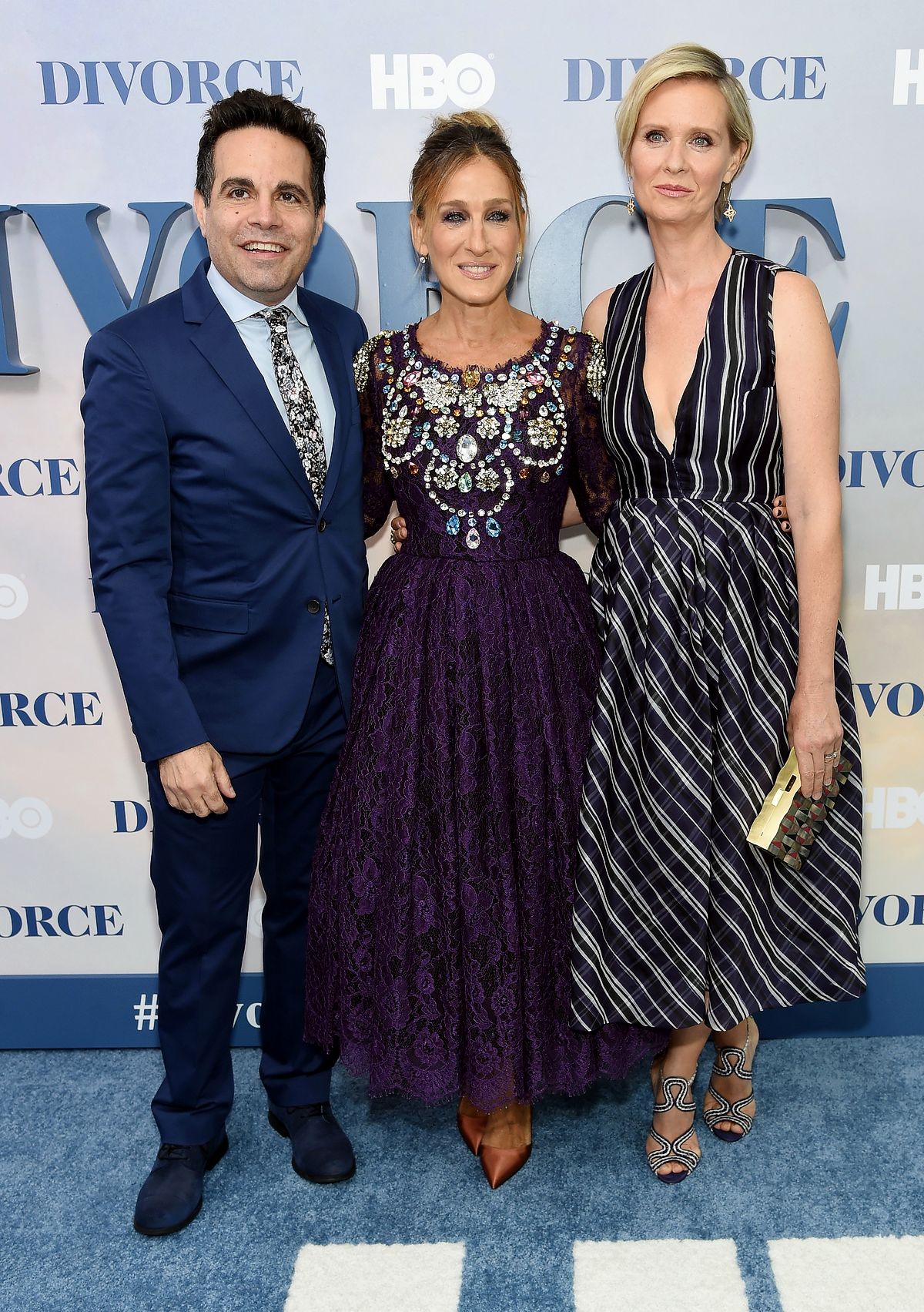 Марио Кантоне, Сара Джессика Паркер и Синтия Никсон на нью-йоркской премьере сериала «Развод»