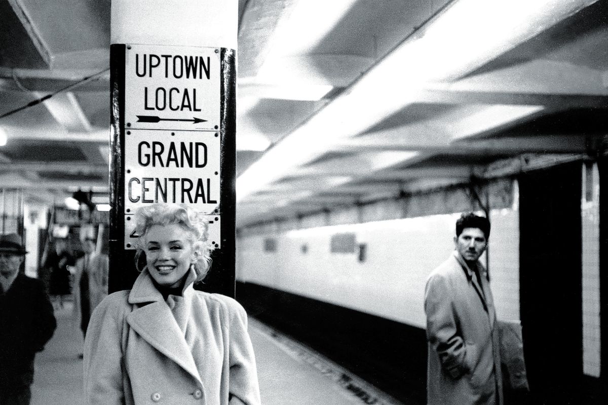 Мэрилин Монро садится в метро в Нью-Йорке, 24 марта 1955 г.
