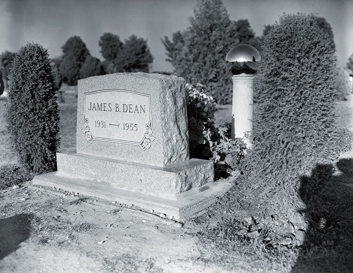 Надгробие Джеймса Дина