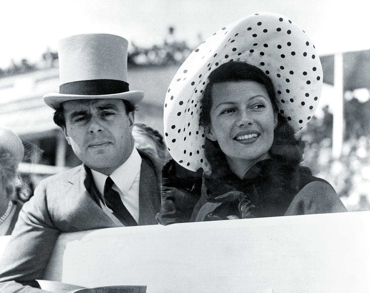 Принц Али Хан на скачках со своей женой Ритой Хейворт