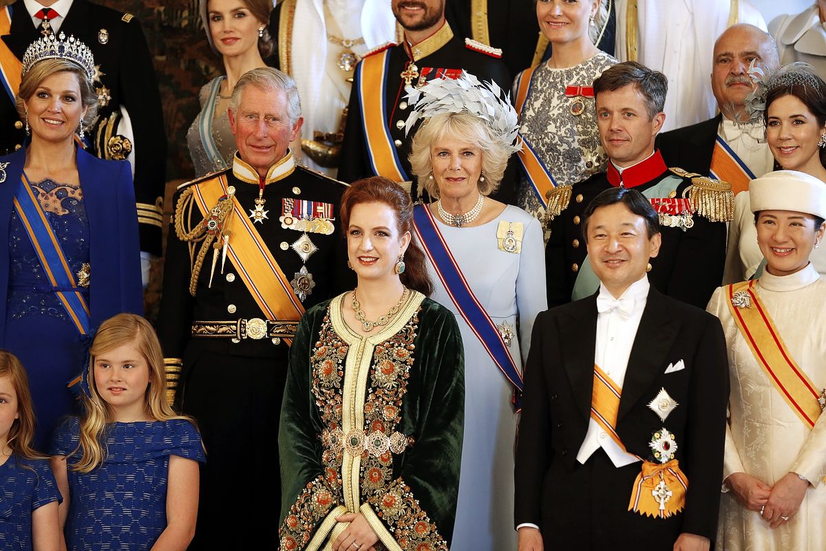 Принц Чарльз, Лалла Сальма, Камилла, Нарухито и Масако с королем Виллемом Александром после церемонии его инаугурации