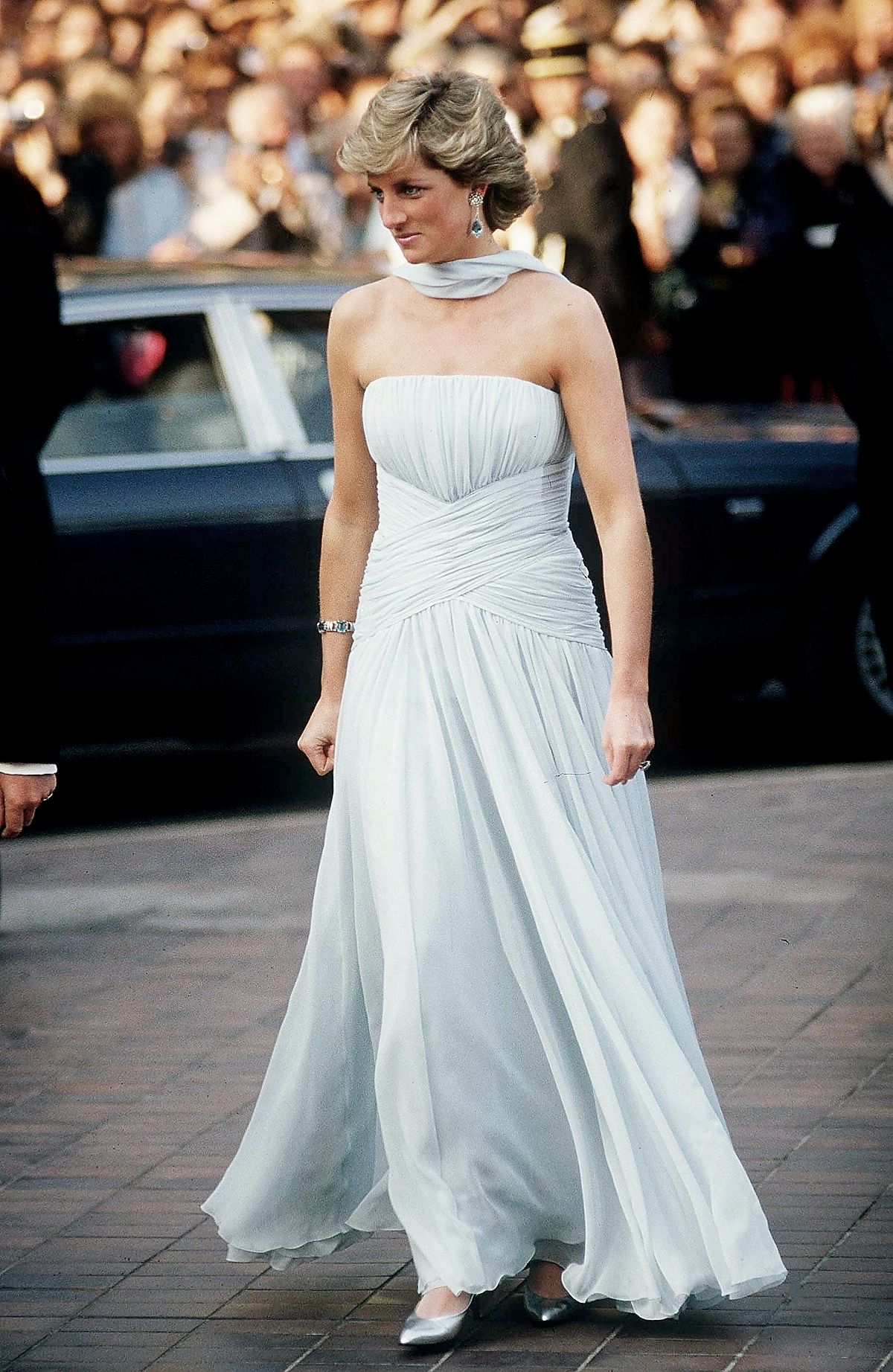 Принцесса Диана в платье Catherine Walker на международном Каннском кинофестивале, фото 2