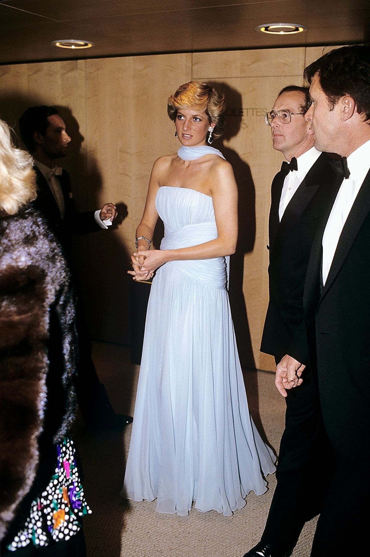 Принцесса Диана в платье Catherine Walker на международном Каннском кинофестивале, фото 3