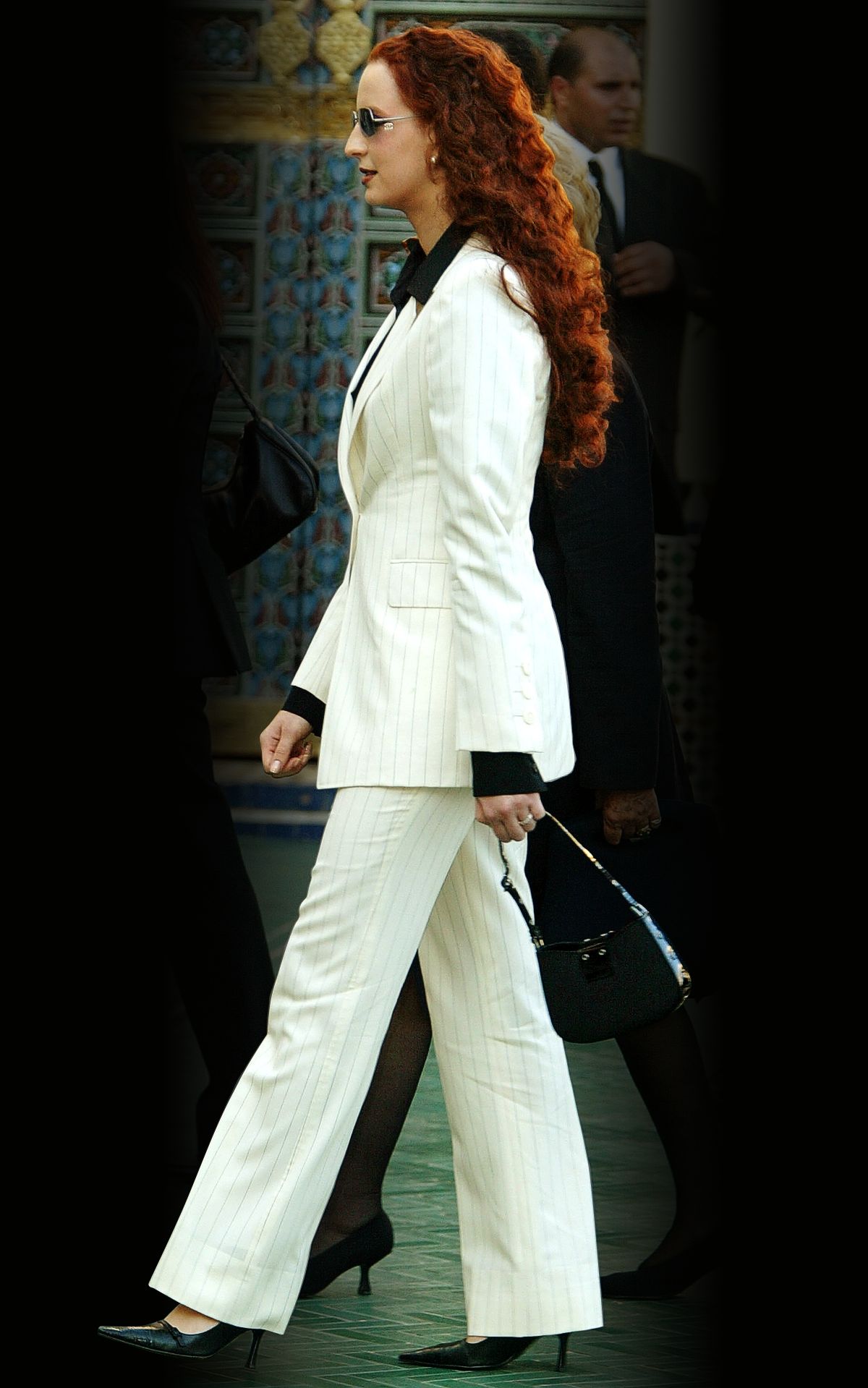 Принцесса Лалла Сальма гуляет по двору Королевского дворца