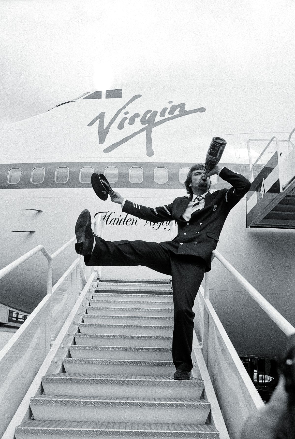 Ричард Брэнсон открывает свою новую авиакомпанию Virgin Atlantic Airways