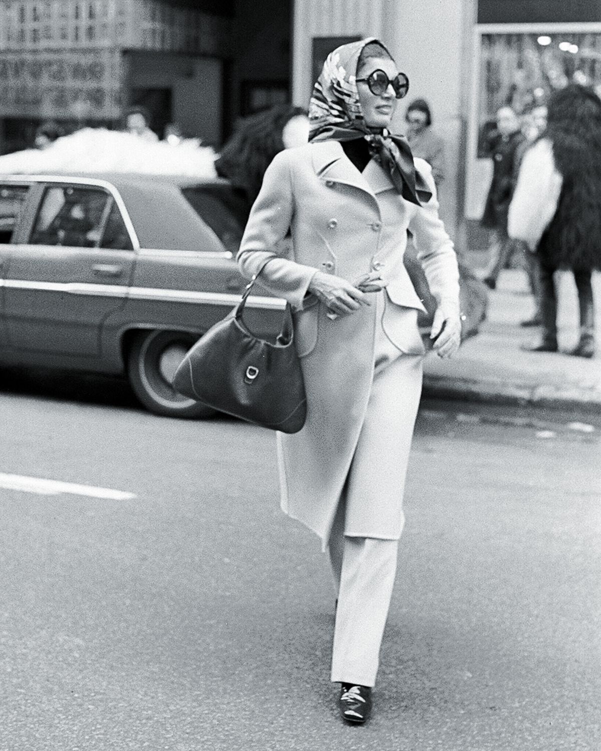 Жаклин Кеннеди с сумкой Gucci Jackie O, 1960-е г.