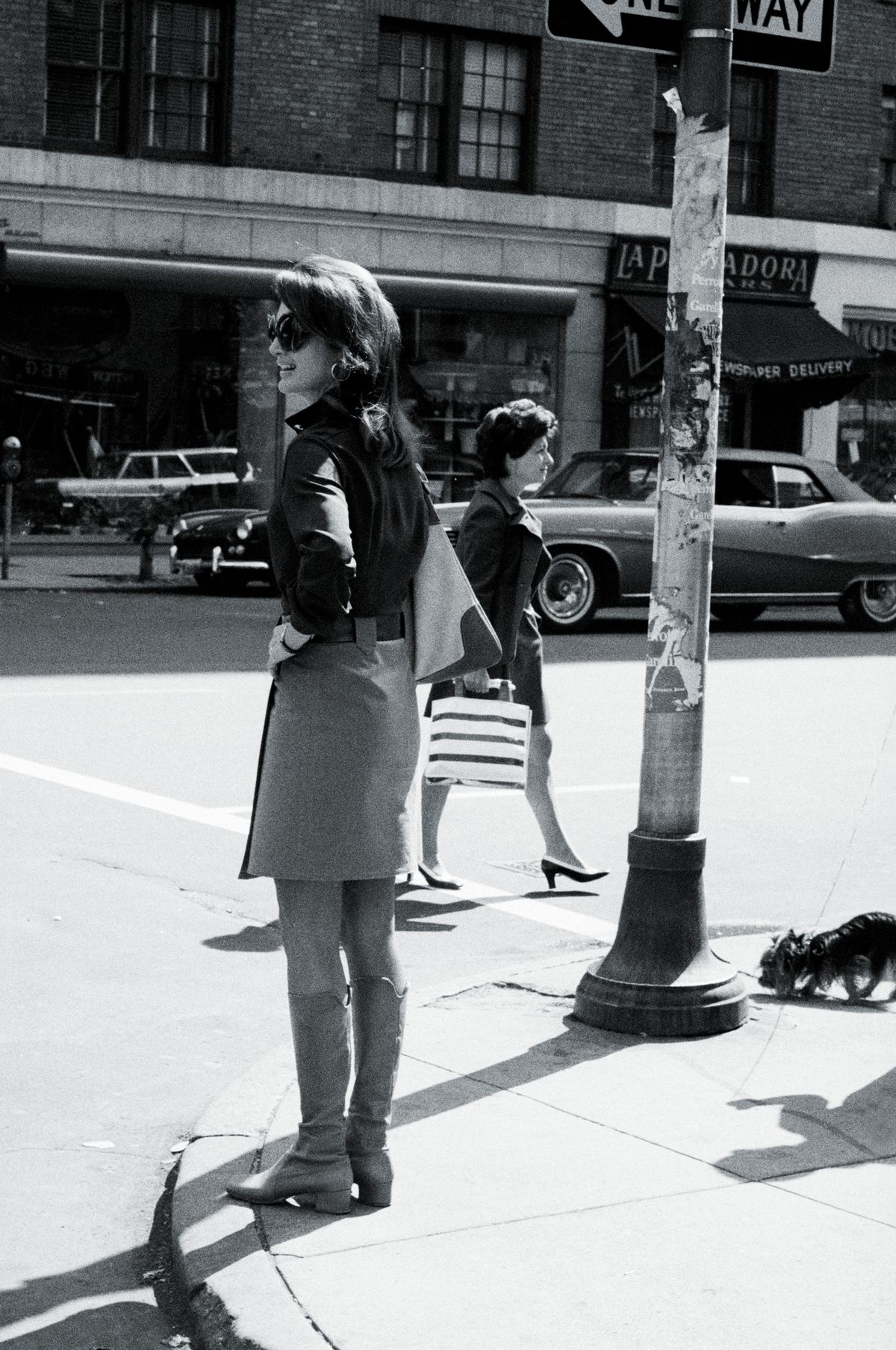 Жаклин Кеннеди с сумкой Gucci Jackie O в Нью-Йорке