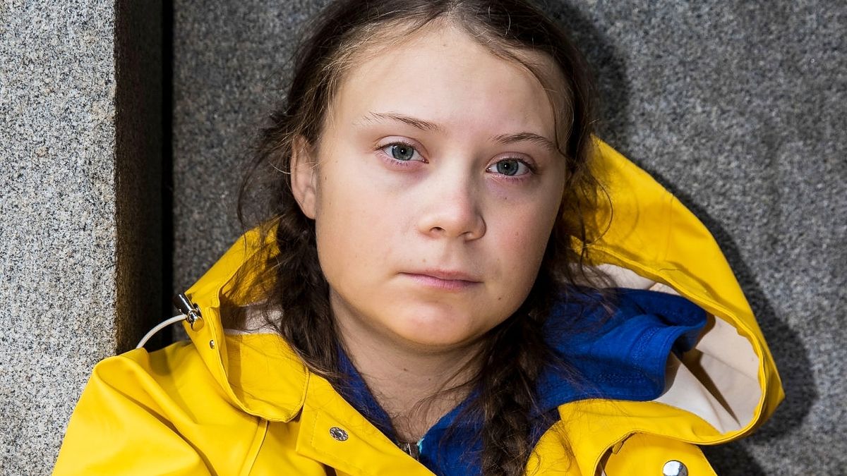 15-летняя шведская студентка Грета Тунберг возглавляет школьную забастовку и сидит за пределами Риксдагена