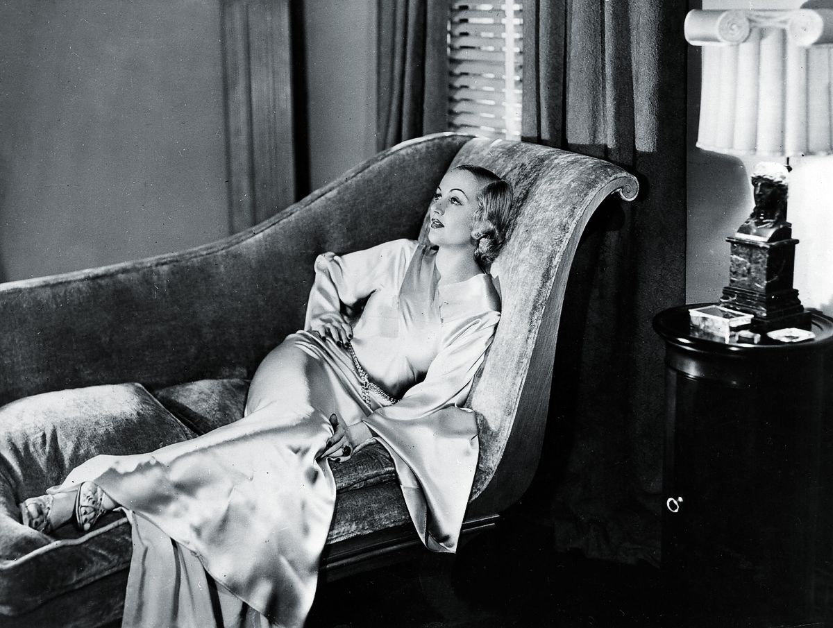 Американская актриса Кэрол Ломбард в своём доме
