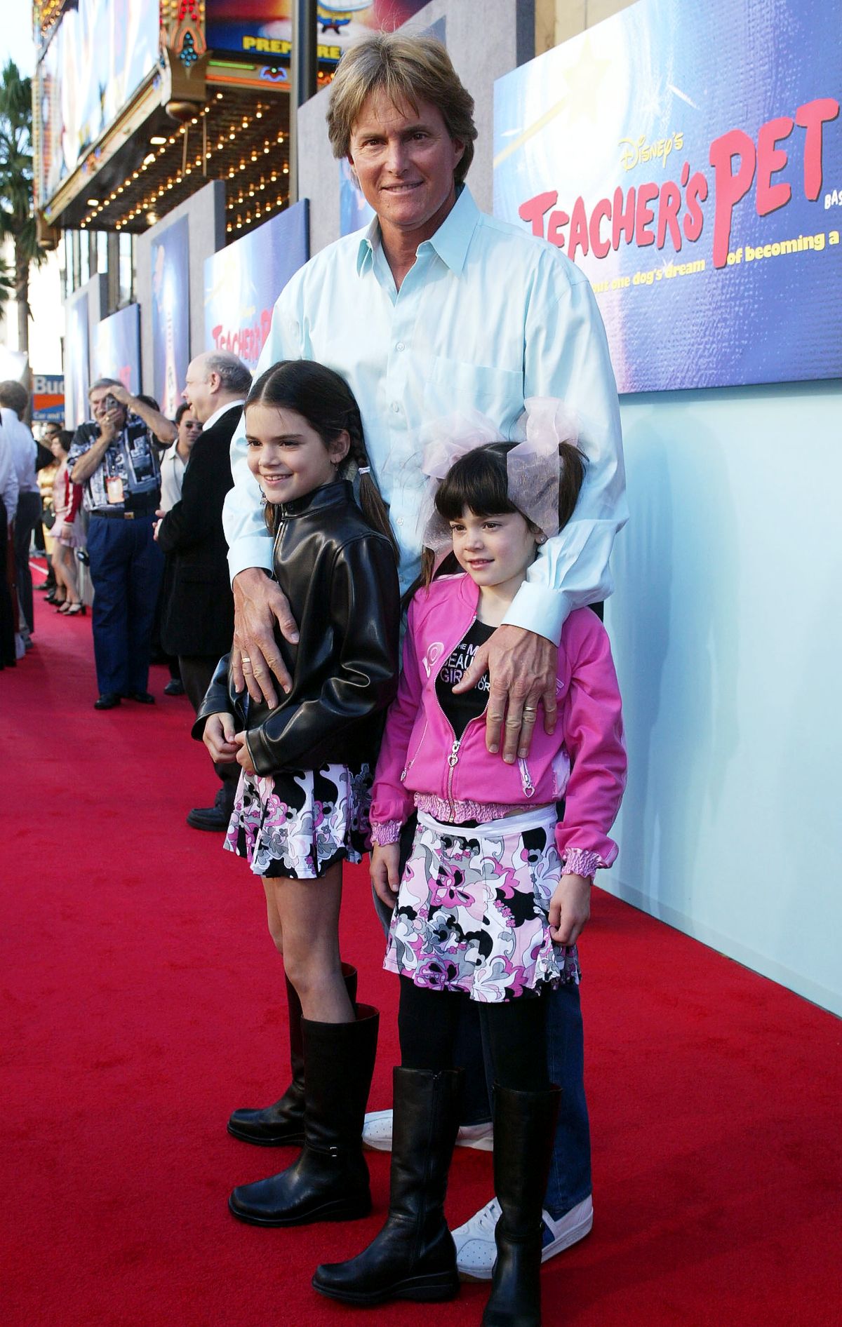 Брюс Дженнер с дочерьми на премьере мультфильма «Любимец учителя»
