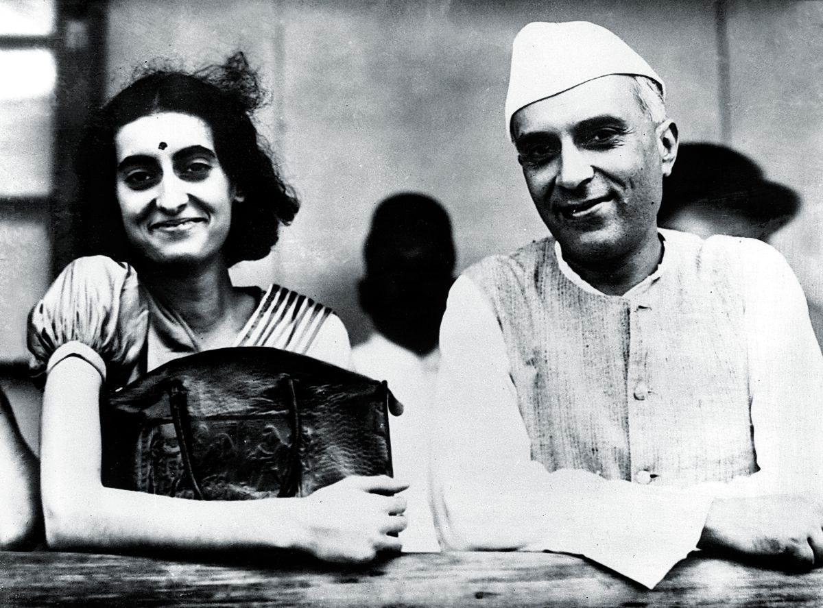 Джавахарлал Неру со своей дочерью Индирой Ганди