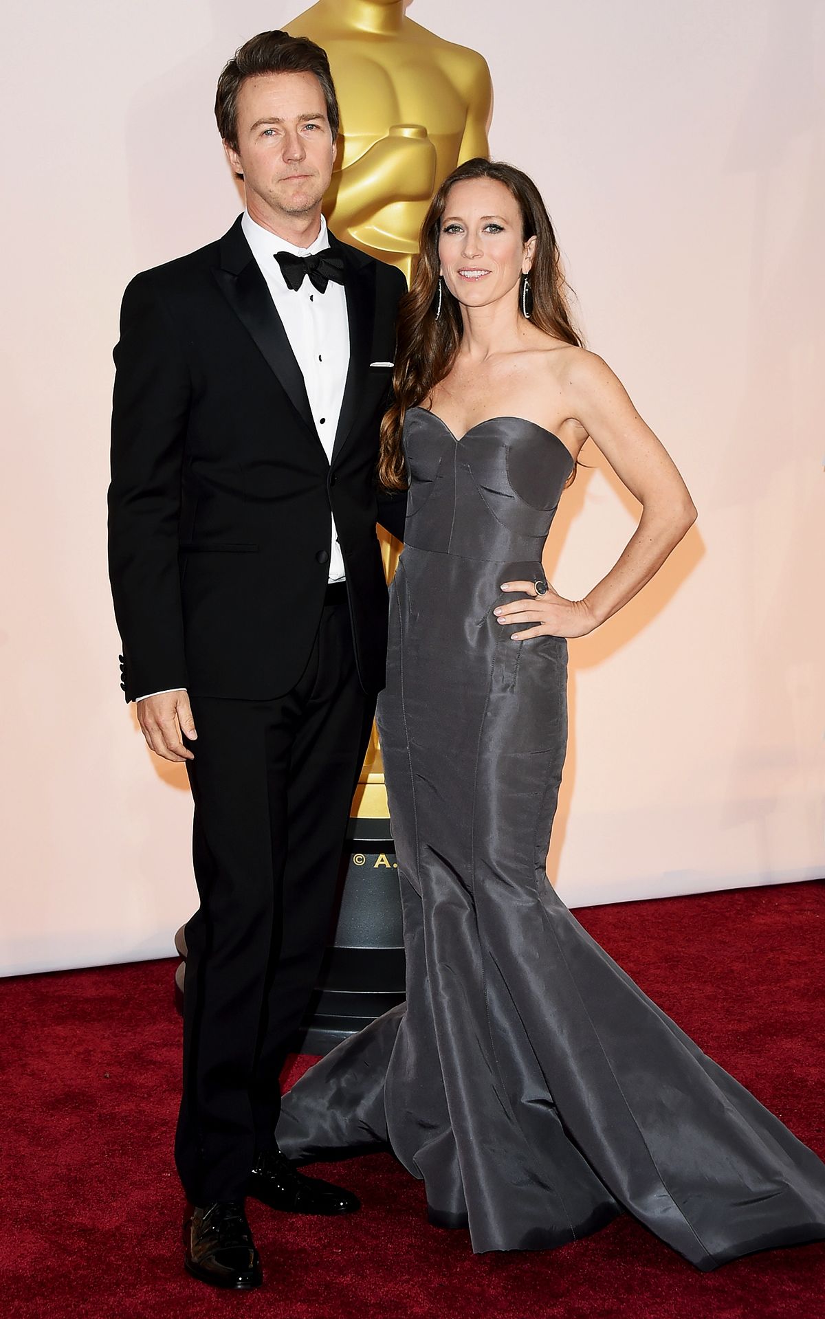 Эдвард Нортон и Шона Робертсон на церемонии вручения премии «Оскар»