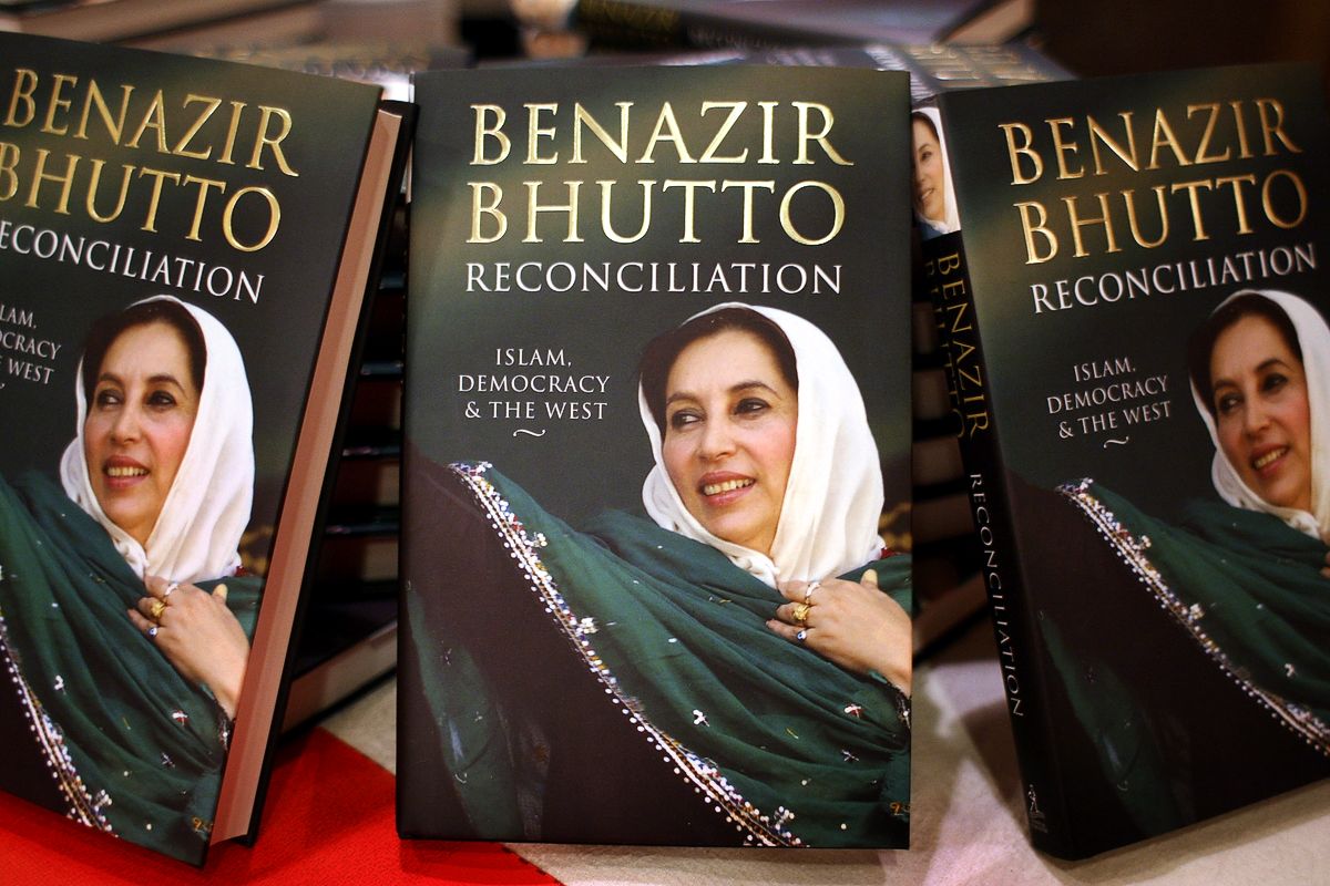 Книга «Примирение: Ислам, Демократия и Запад», написанная Беназир Бхутто