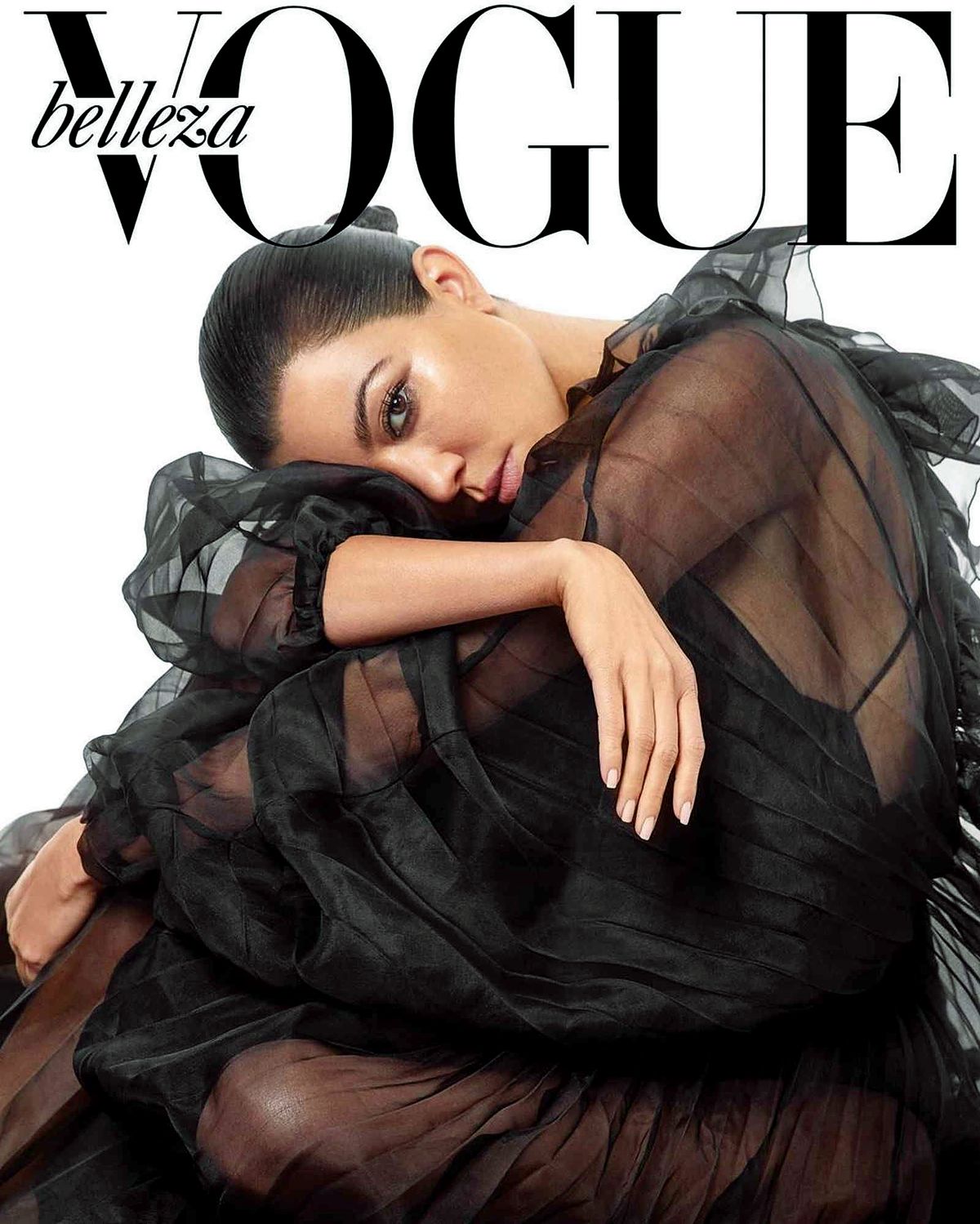 На обложке журнала Vogue Belleza Mexico