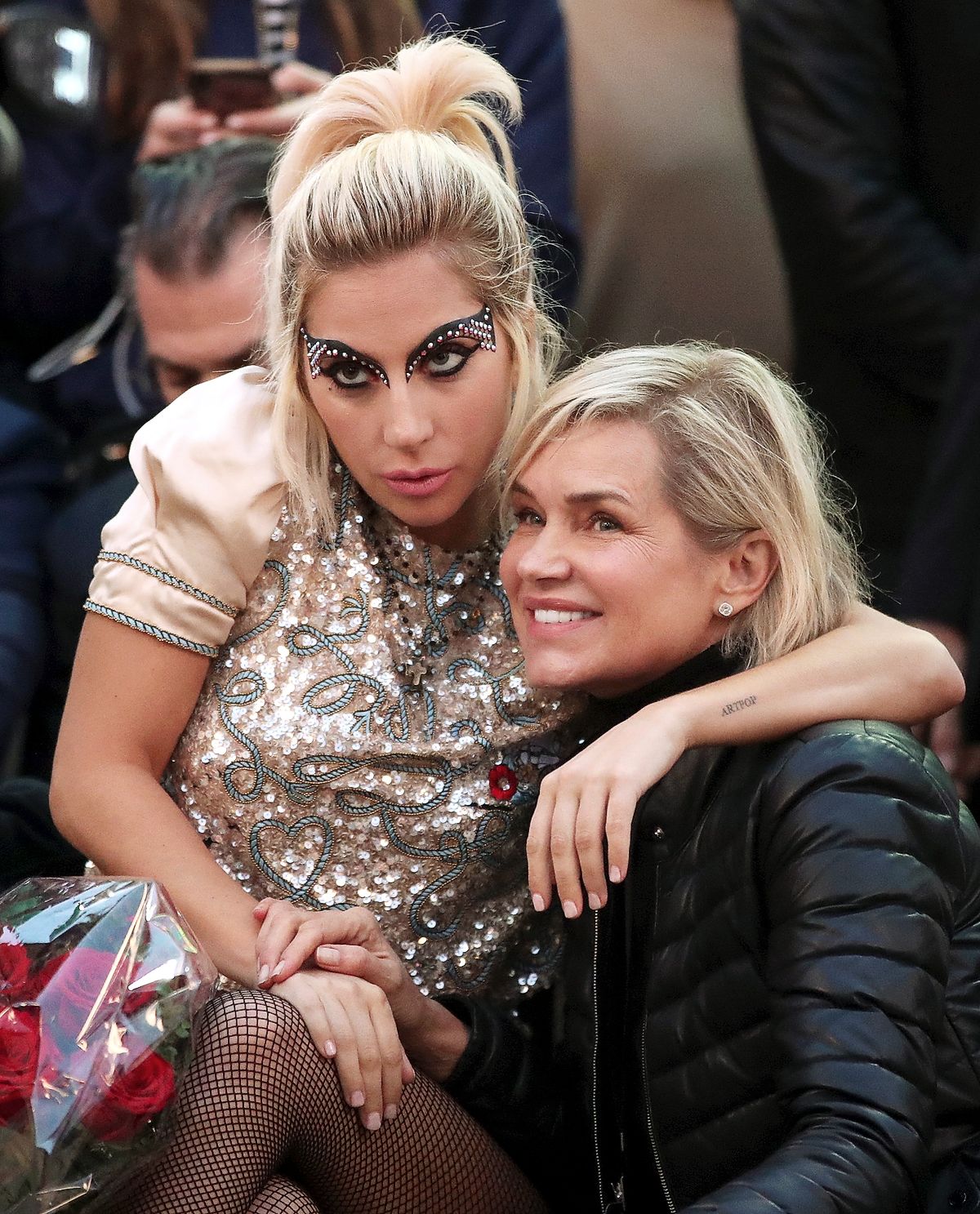 Леди Гага и Иоланда Хадид на показе мод TommyLand Tommy Hilfiger Spring