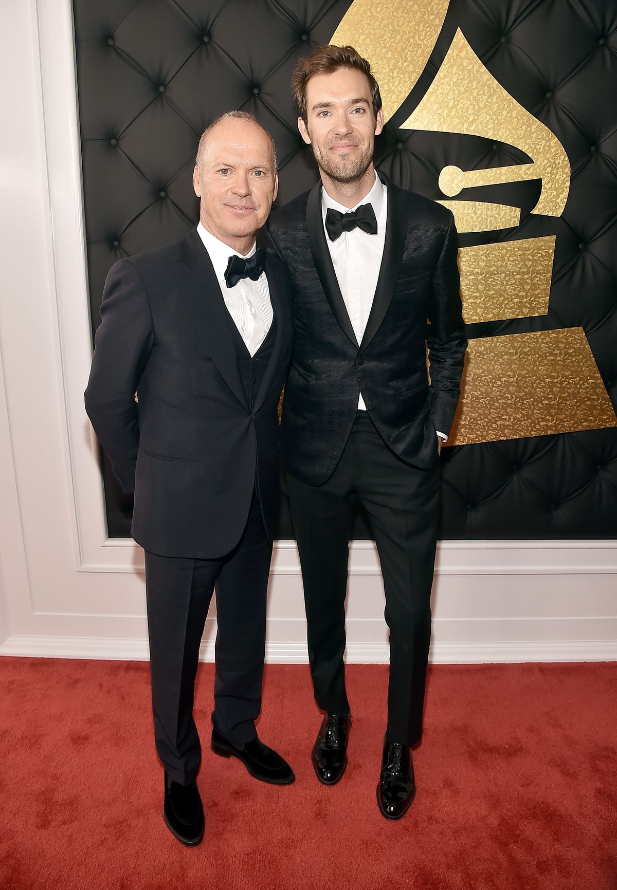 Майкл Китон с сыном Шоном Дугласом на 59-й церемонии вручения премии «Грэмми»
