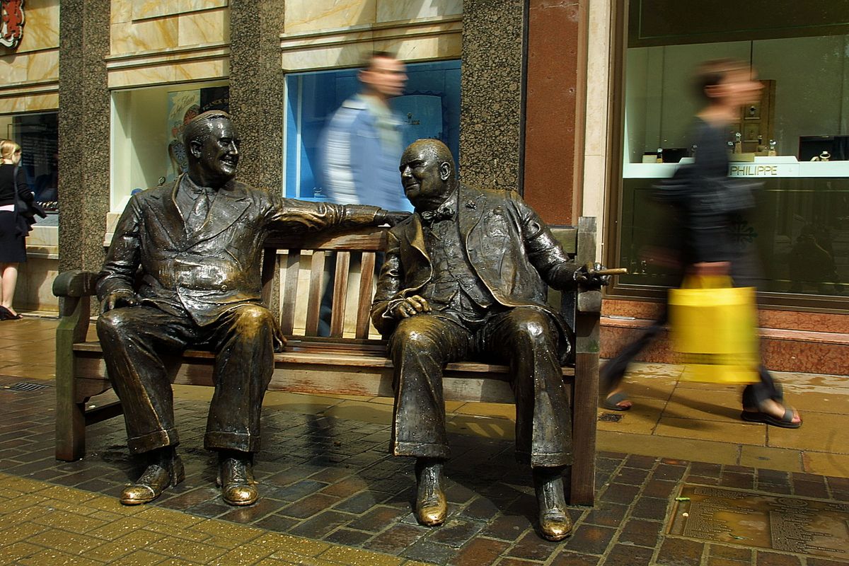 Статуи Уинстона Черчилля и Франклина Рузвельта на Нью-Бонд-стрит