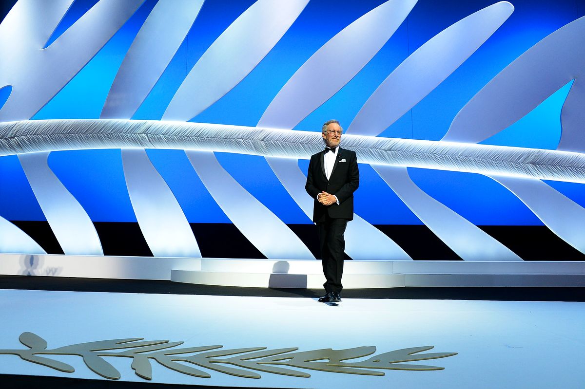 Стивен Спилберг на сцене во время церемонии открытия 66-го Каннского кинофестиваля