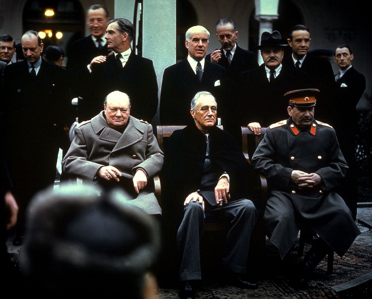 Уинстон Черчилль, Франклин Делано Рузвельт и Иосиф Сталин на Ялтинской конференции