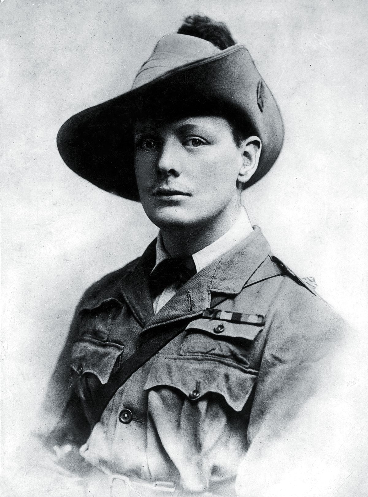 Уинстон Черчилль во время службы в южноафриканской легкой кавалерии