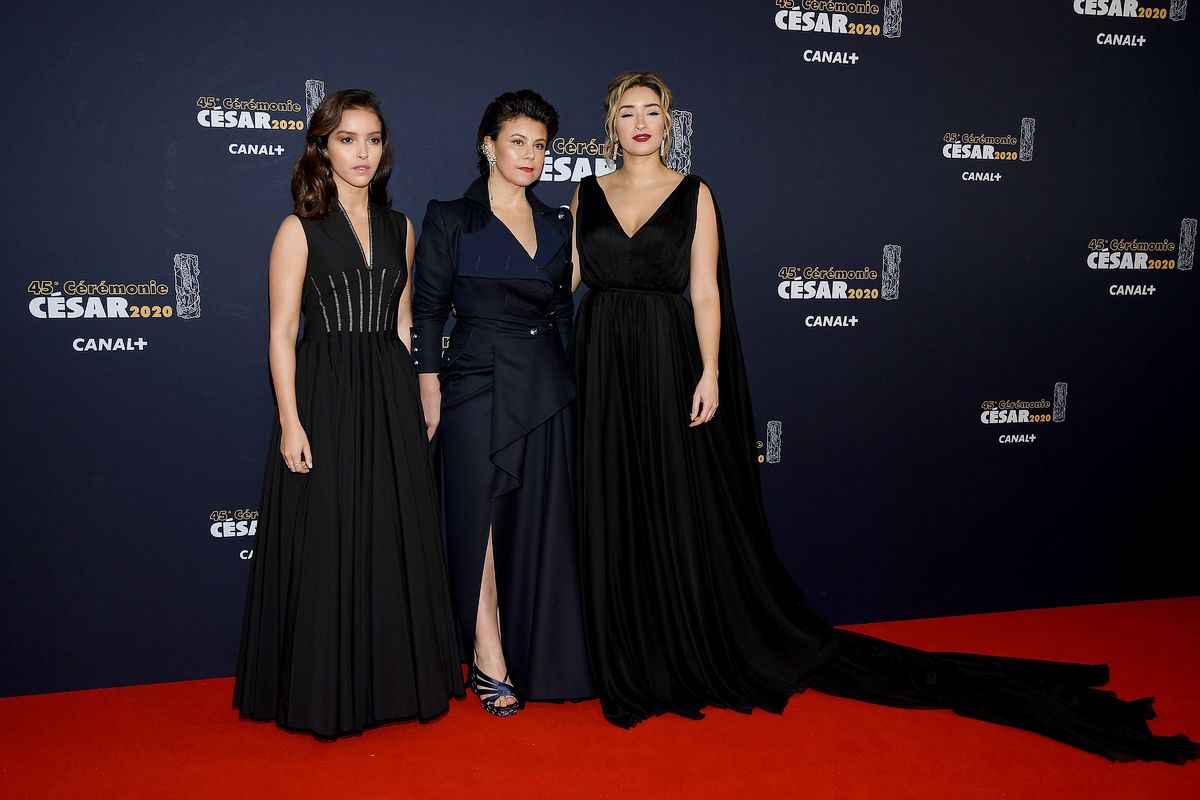 Лина Кудри, Муниа Меддур и Ширин Бутелла на церемонии вручения кинопремии Сезар 2020 в Париже, 28 февраля 2020 г.