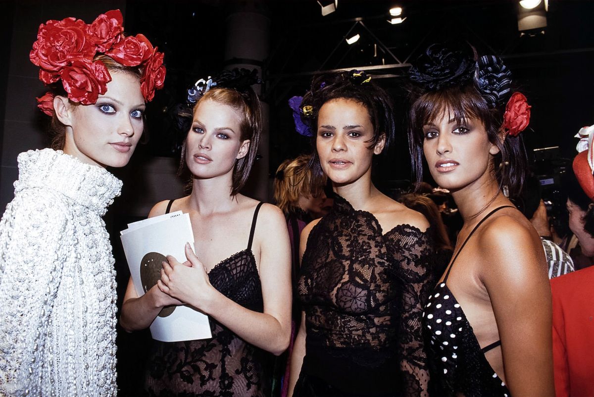 Надин дю Боспорус и Ясмин Гаури на шоу Versace с Осень/Зима 1993/94