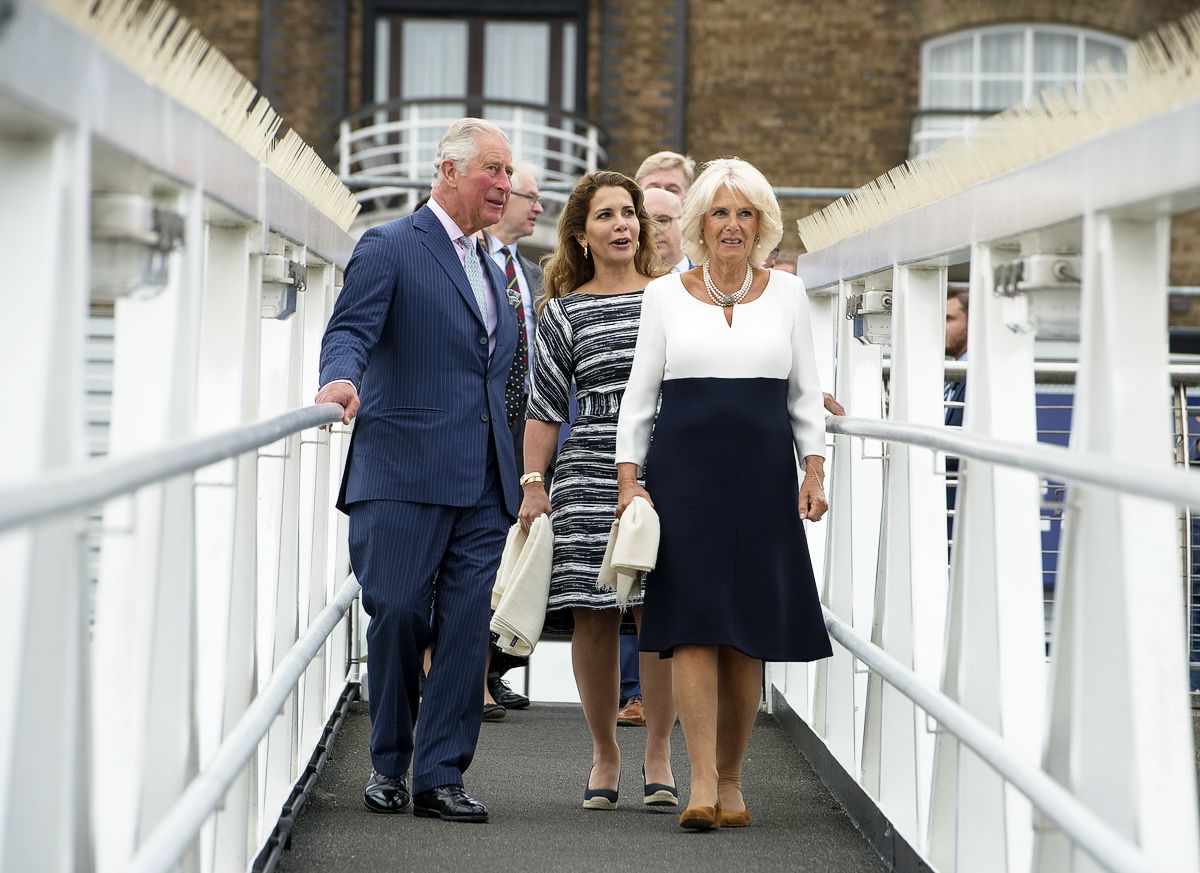 Принц Чарльз, принц Уэльский и Камилла, герцогиня Корнуоллская, с принцессой Хайей Бинт Аль-Хусейн посещают недавно отремонтированную яхту «Maiden»