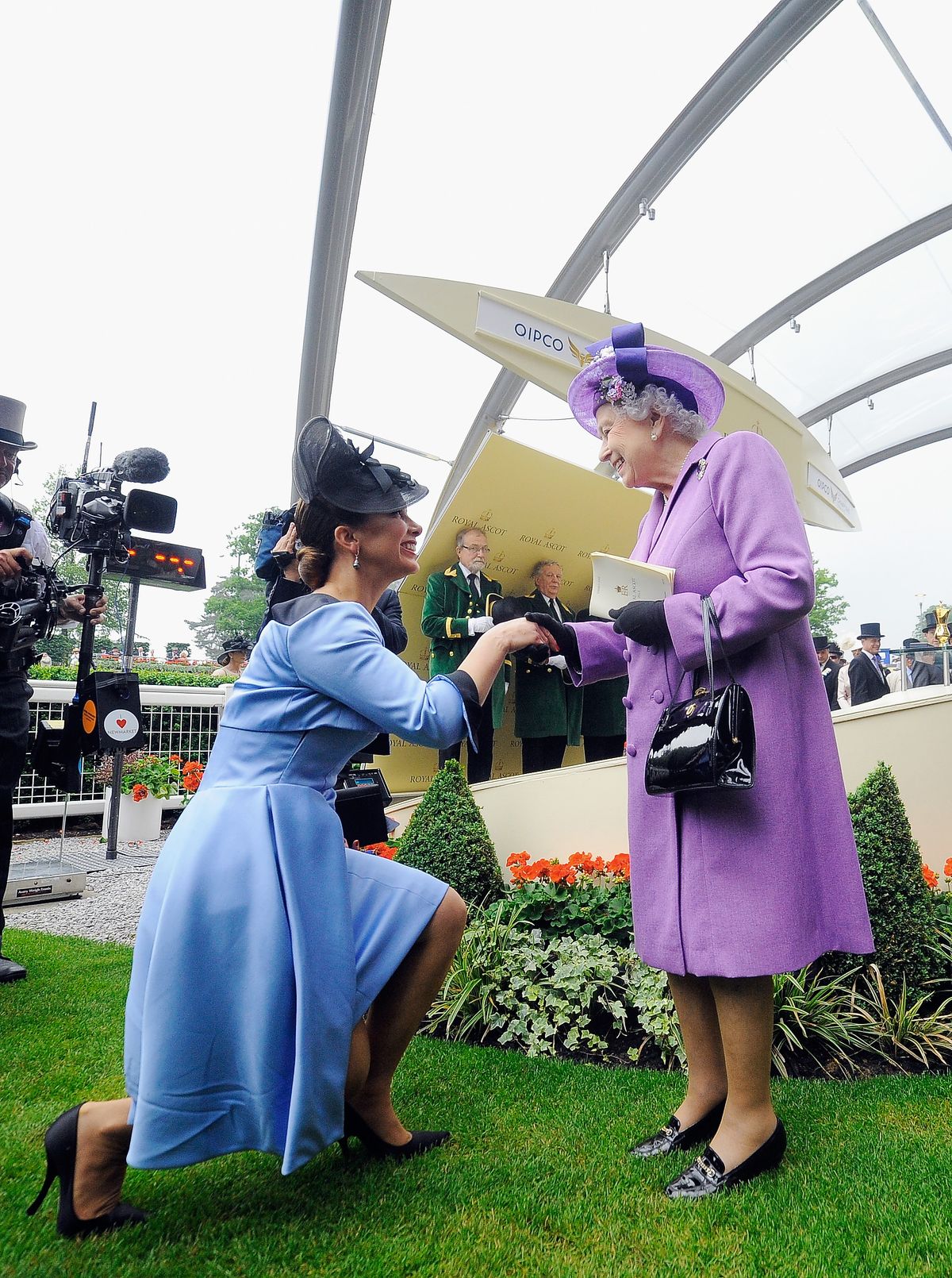 Принцесса Хайя бинт Аль Хусейн поздравляет Королеву Елизавету II с Женским днем