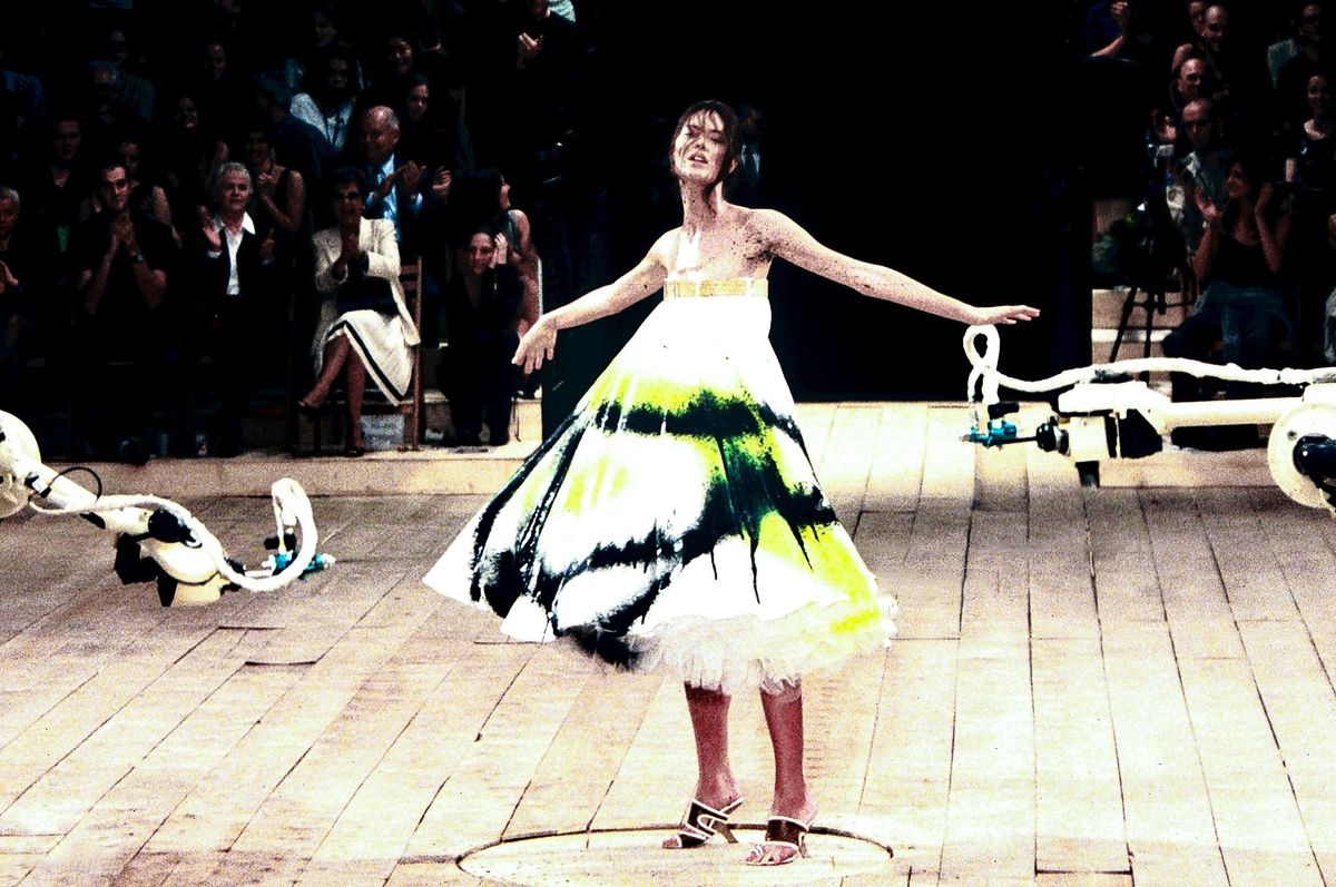 Шалом Харлоу на шоу Alexander McQueen Ready-to-Wear Весна/Лето 1999, 27 сентября 1998 г., фото 3