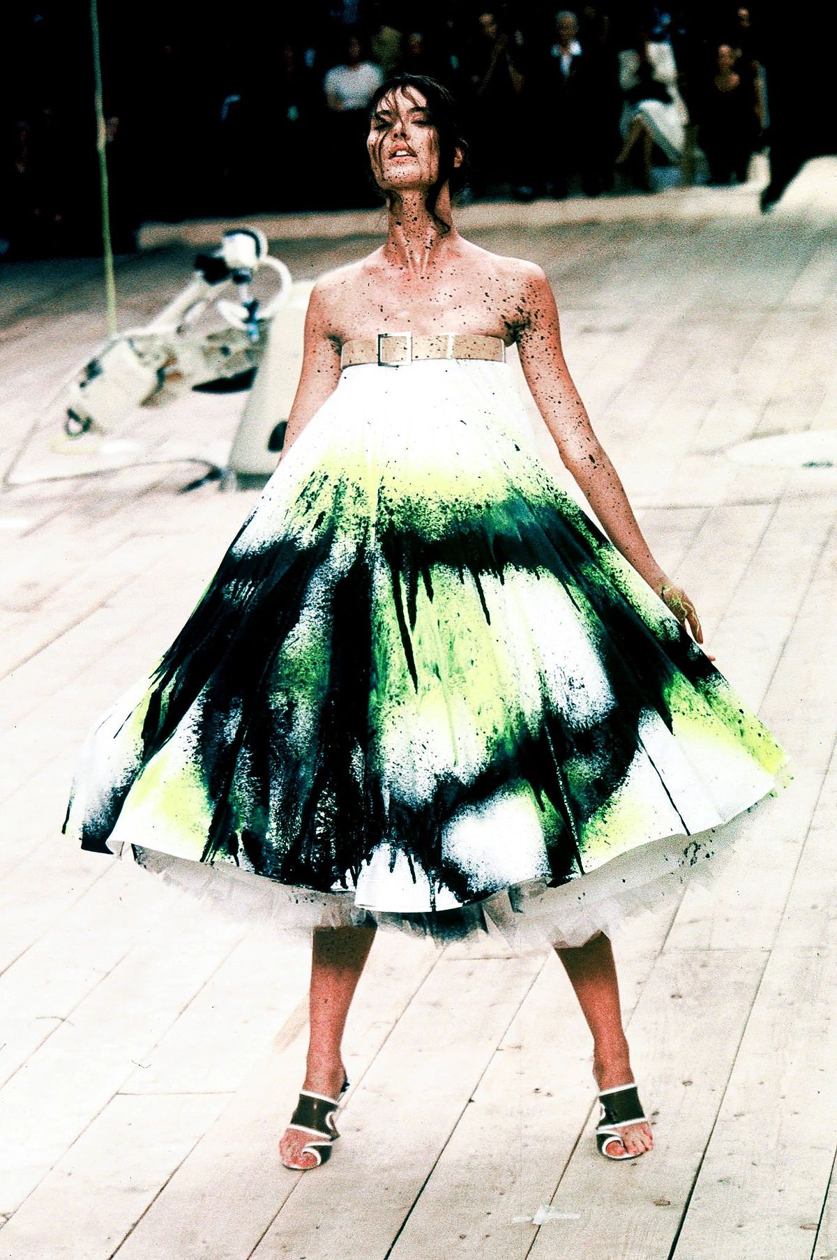 Шалом Харлоу на шоу Alexander McQueen Ready-to-Wear Весна/Лето 1999, 27 сентября 1998 г., фото 4