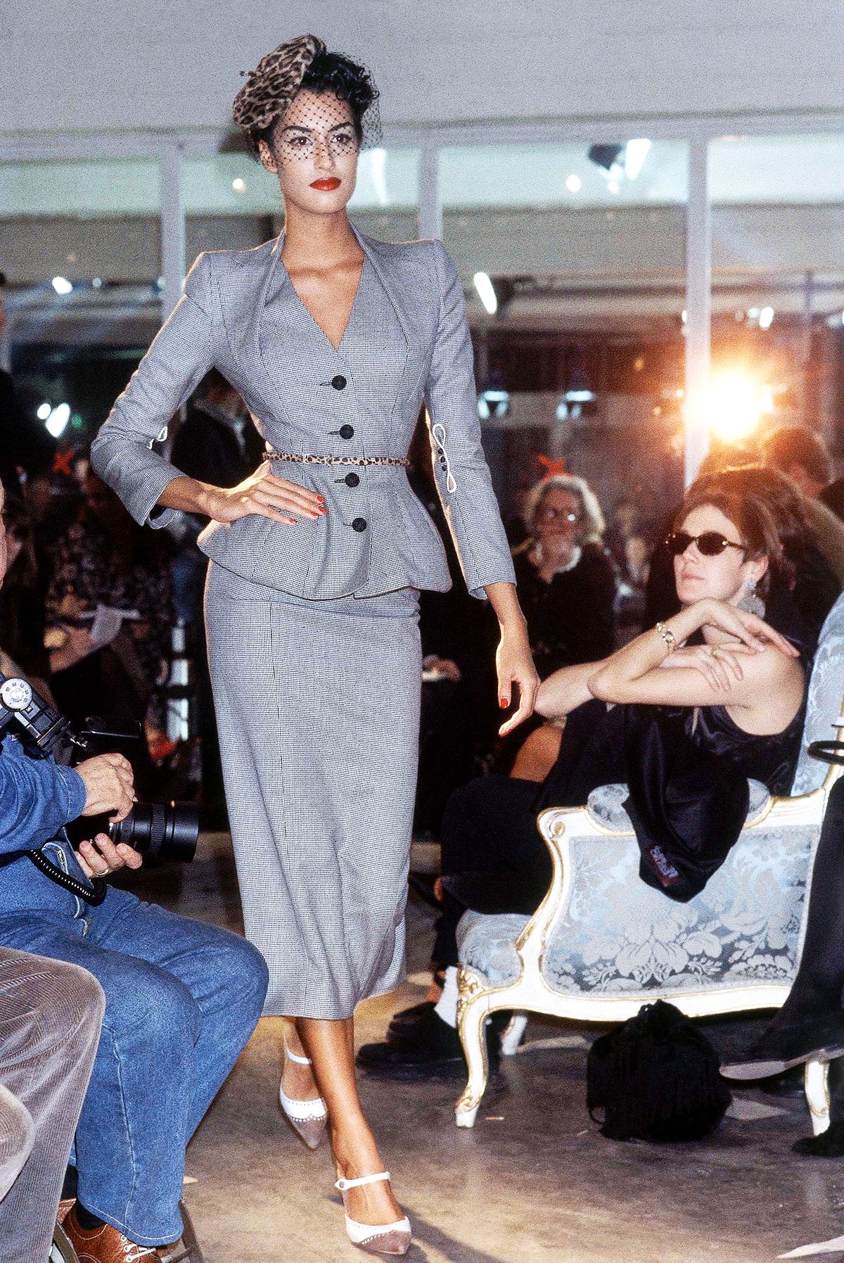 Ясмин Гаури на шоу John Galliano,  1995