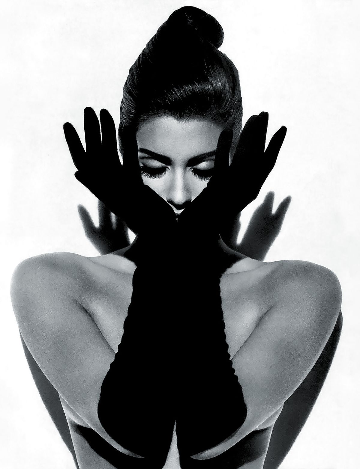Ясмин Гаури в объективе Херба Ритца для Vogue