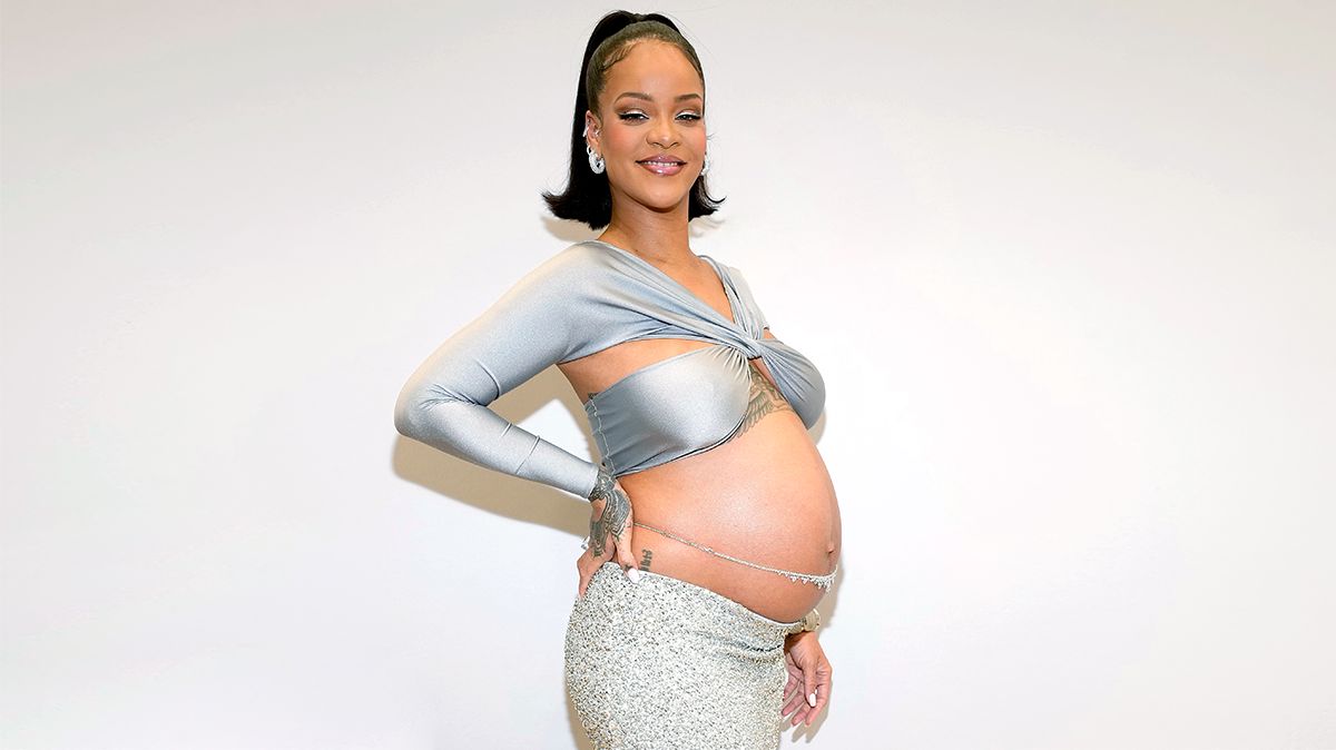 Сияй вместе с нами: беременная Рианна с бриллиантовой цепью Messika на животе