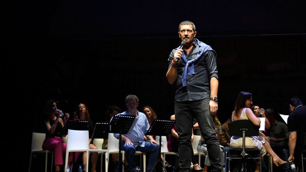 Антонио Бандерас выступает во время презентации своего нового мюзикла «Company»
