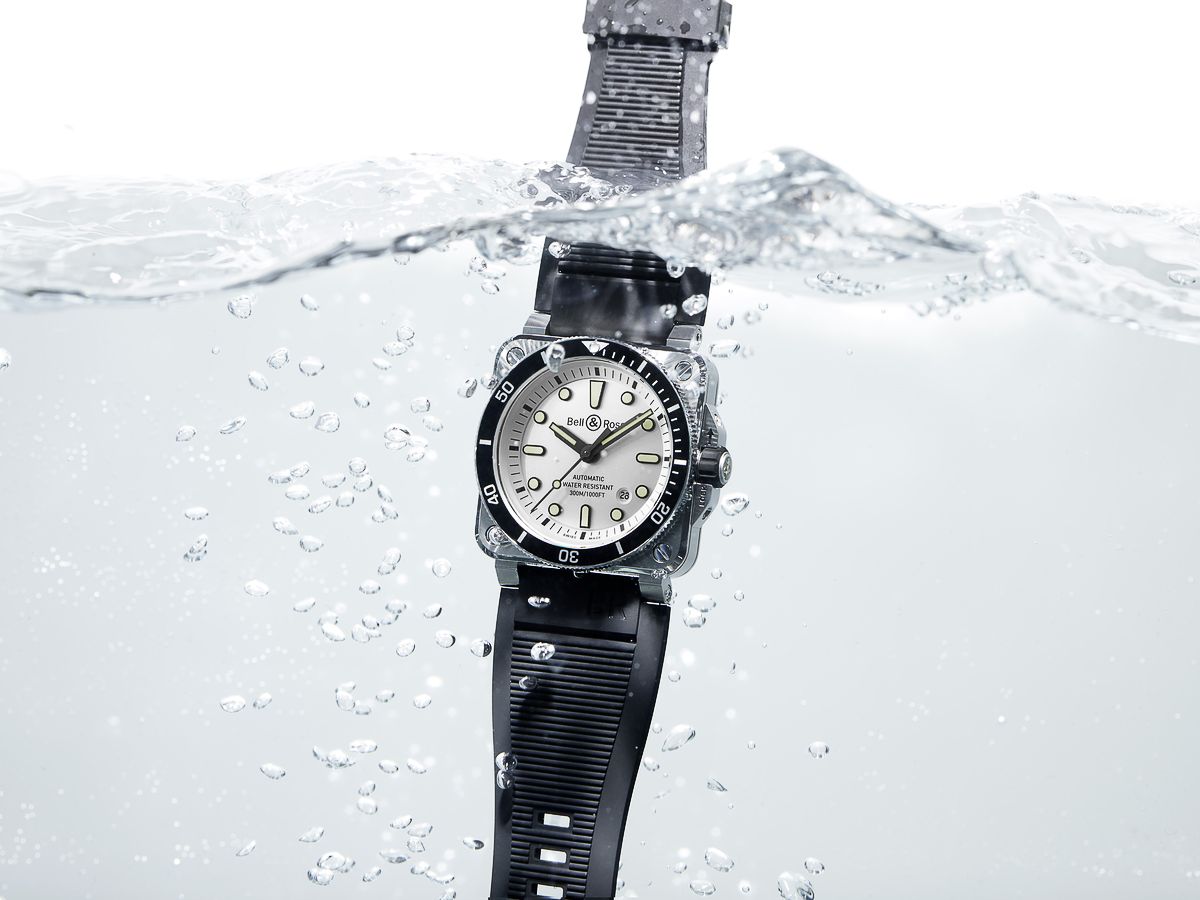 Новинка Bell & Ross: дайверские часы в корпусе из нержавеющей стали с белым циферблатом, фото 1