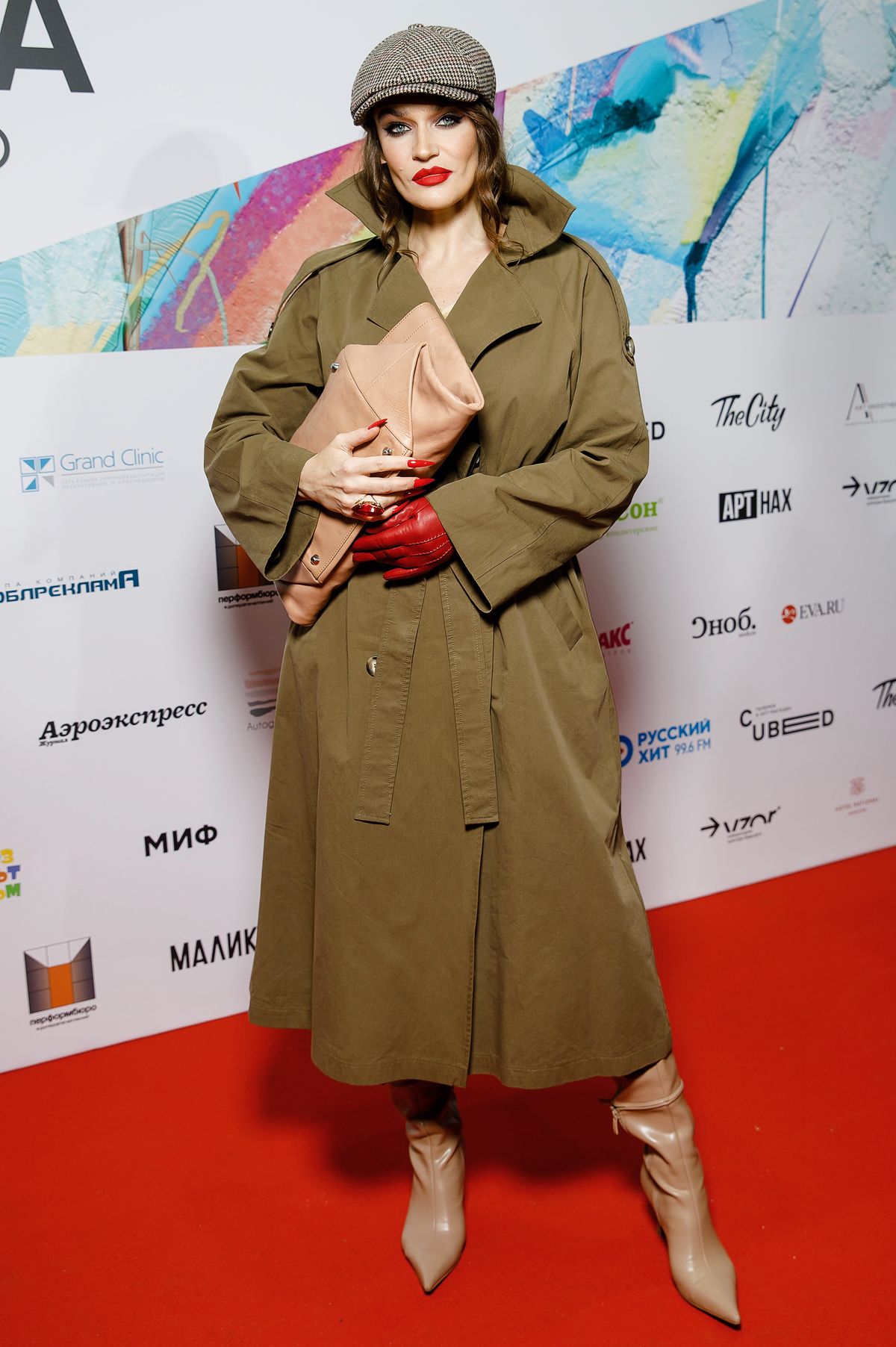Алена Водонаева на открытии ярмарки «Art Russia» 2022, 31 марта 2022 г., фото 2