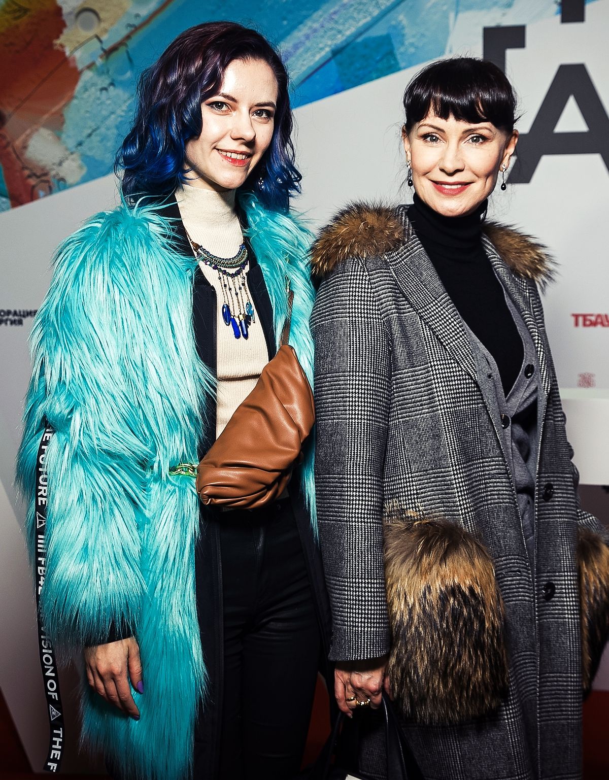 Нонна Гришаева с дочерью Анастасией на открытии ярмарки «Art Russia» 2022, 31 марта 2022 г.