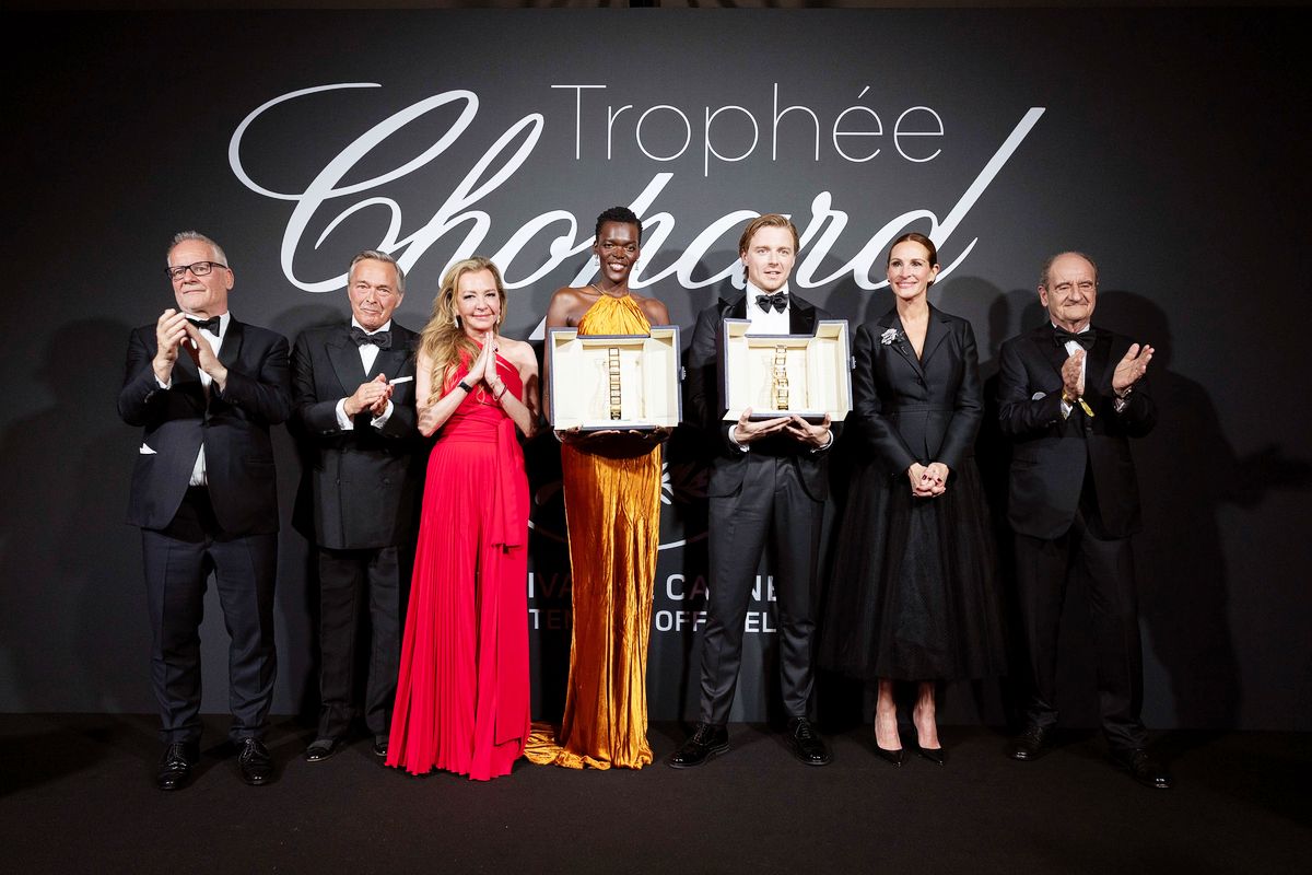 Джулия Робертс вручила в Каннах приз Trophée Chopard 2022 актерам Шиле Атим и Джеку Лаудену