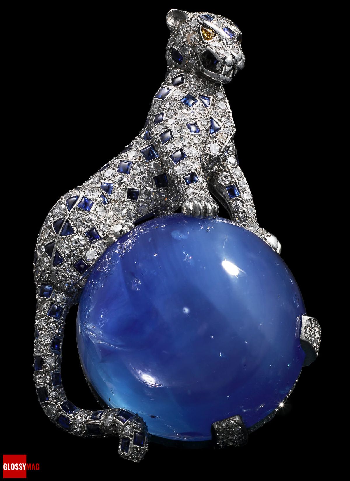 Брошь из кашмирского сапфира стала вторым украшением с трехмерной пантерой, созданным Cartier для герцогини Виндзорской, 1949 г.