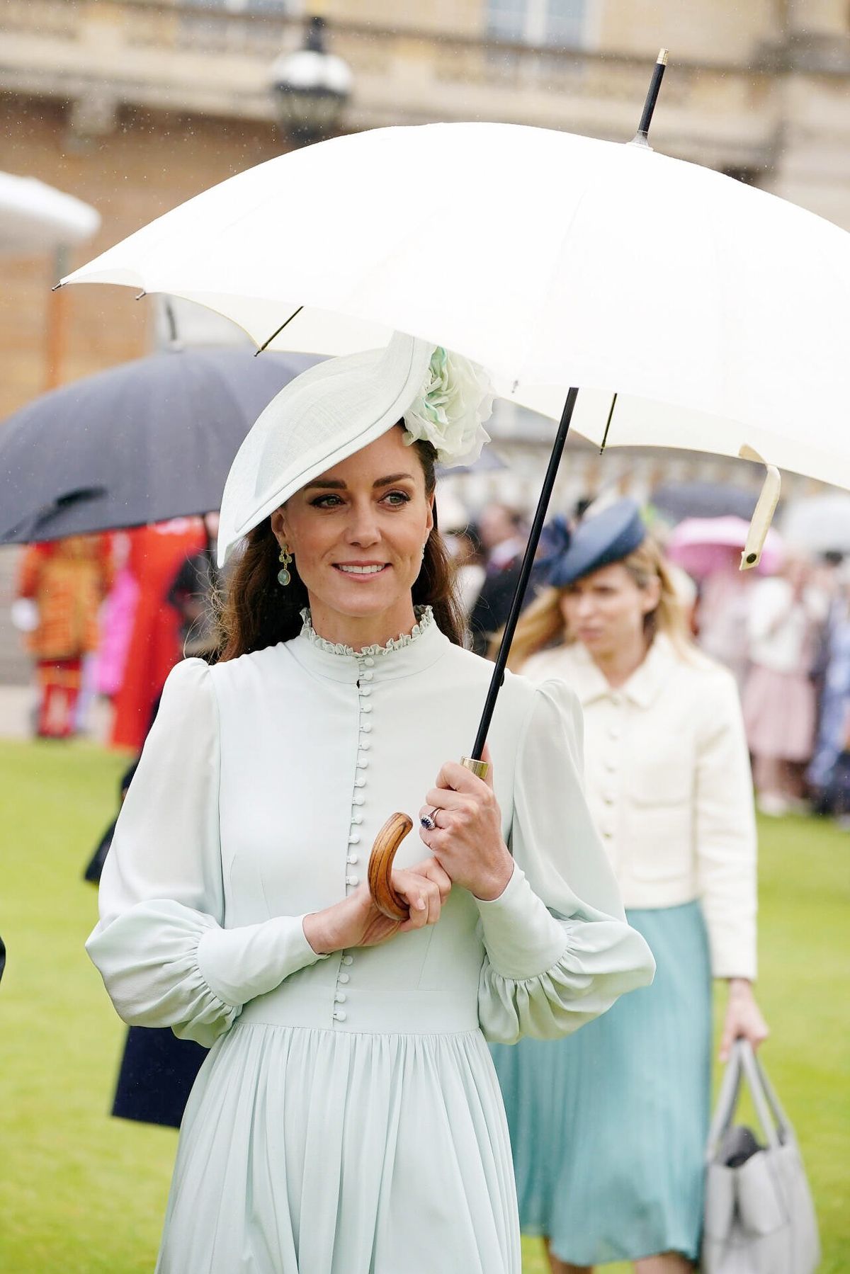 Кэтрин, герцогиня Кембриджская на Королевской садовой вечеринке в Букингемском дворце, 25 мая 2022 г., фото 2