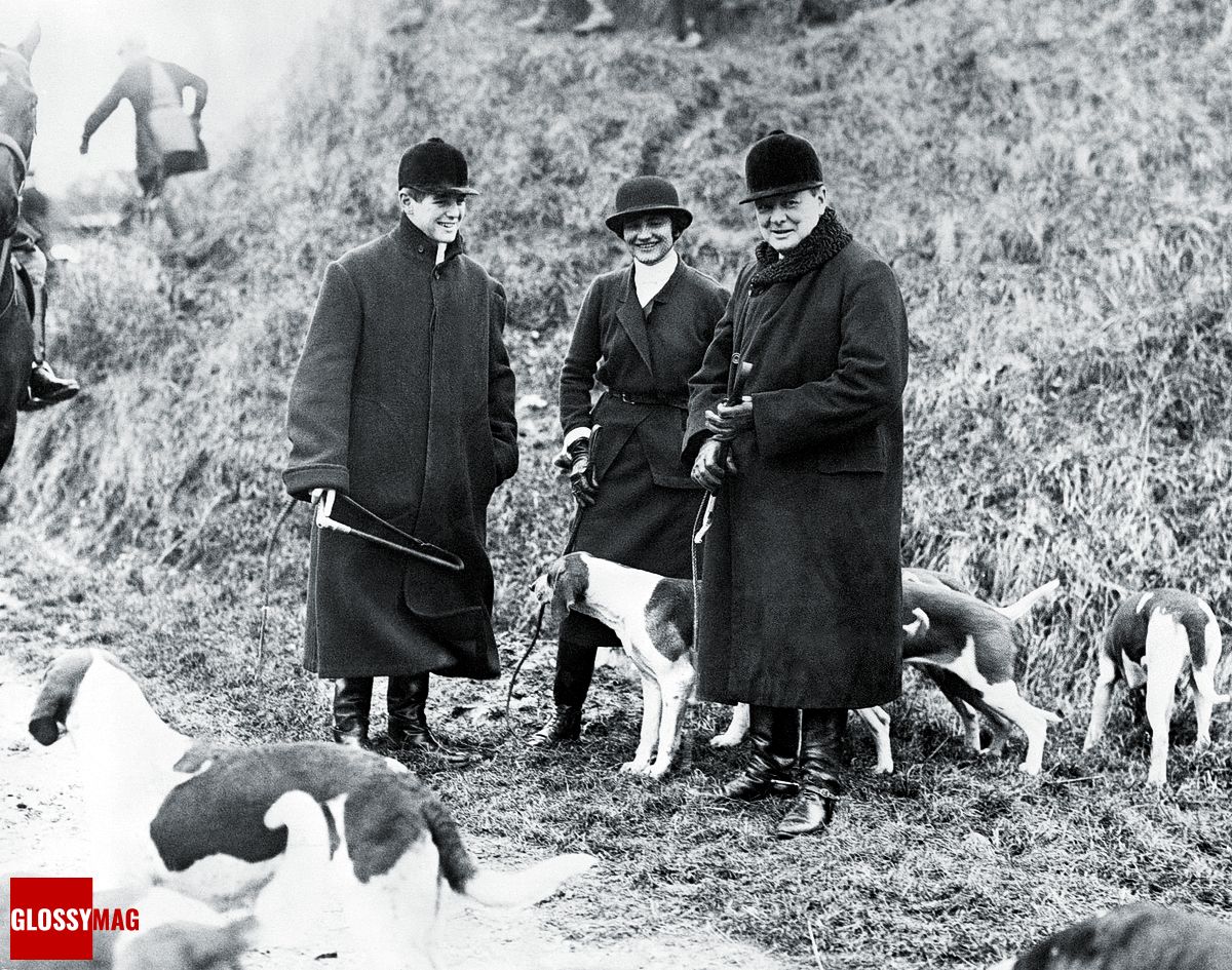 Уинстон Черчилль со своим сыном Рэндольфом и Коко Шанель на охоте на кабана в лесах близ Дьеппа, 1928 г.