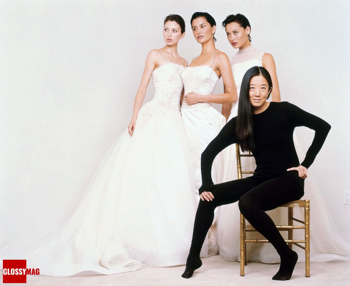 Вера Вонг и модели в свадебных платьях от Vera Wang, 2000 г.