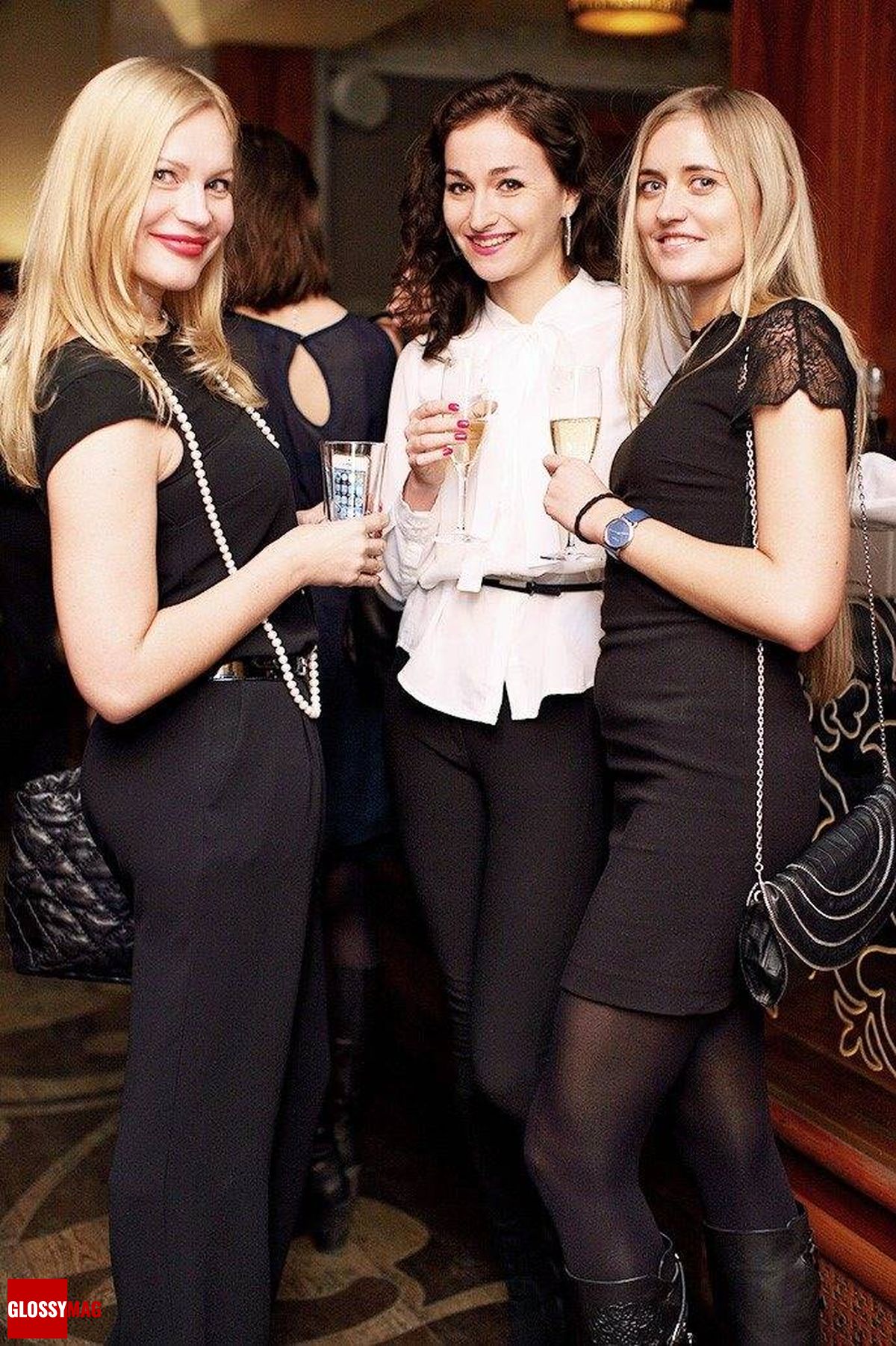 Екатерина Пузенко (GallaDance), Алёна Кузнецова (GallaDance), гостья вечера на праздновании 2-летия Love2Beauty.ru в EMPORIO CAFE, 20 ноября 2014 г., фото 1