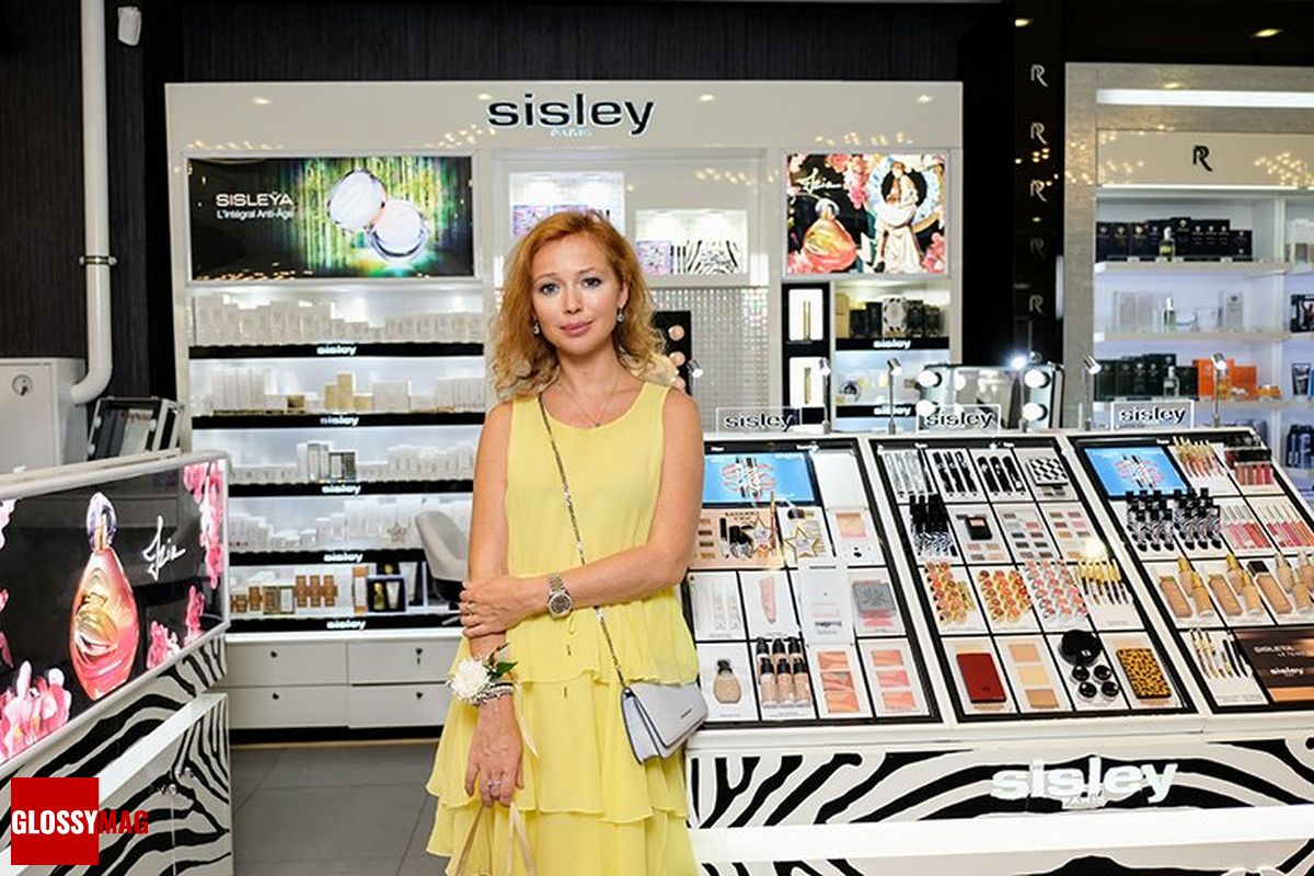 Елена Захарова в корнере Sisley Paris на закрытом мероприятии Beauty CHOICE в Rivoli Perfumery в ТГ Модный сезон, 28 июня 2017 г.