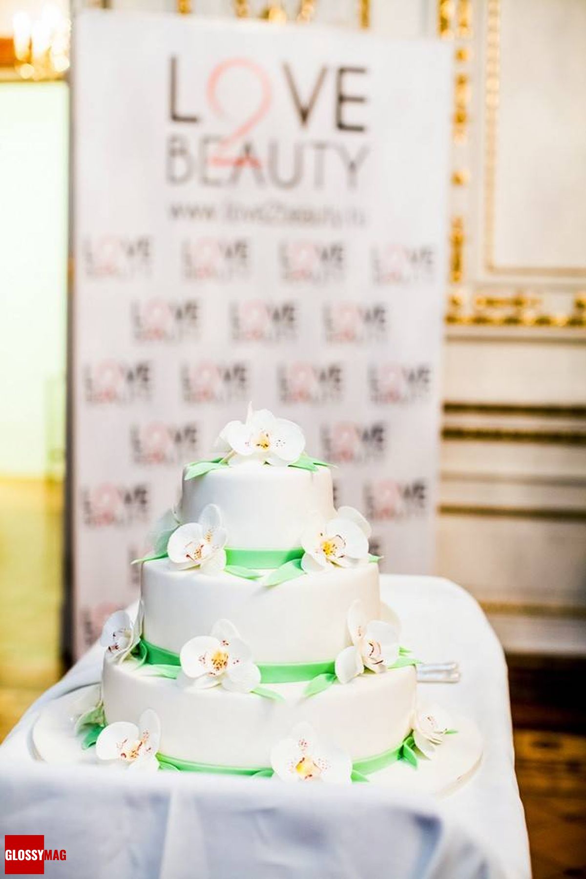 Праздничный торт в честь завершения официальной программы British Beauty Bar 2015