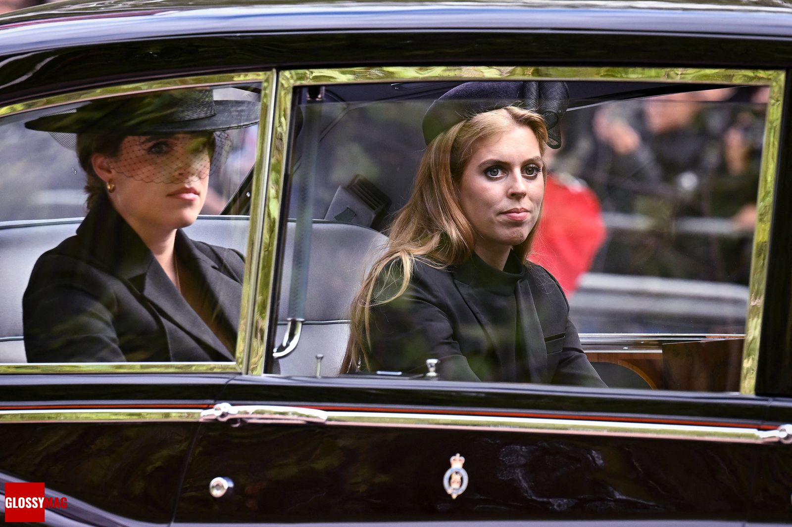 Дочери принца Эндрю и Сары Фергюсон Евгения Йоркская и Беатриса Йоркская прибыли на похороны своей бабушки, 19 сентября 2022 г.