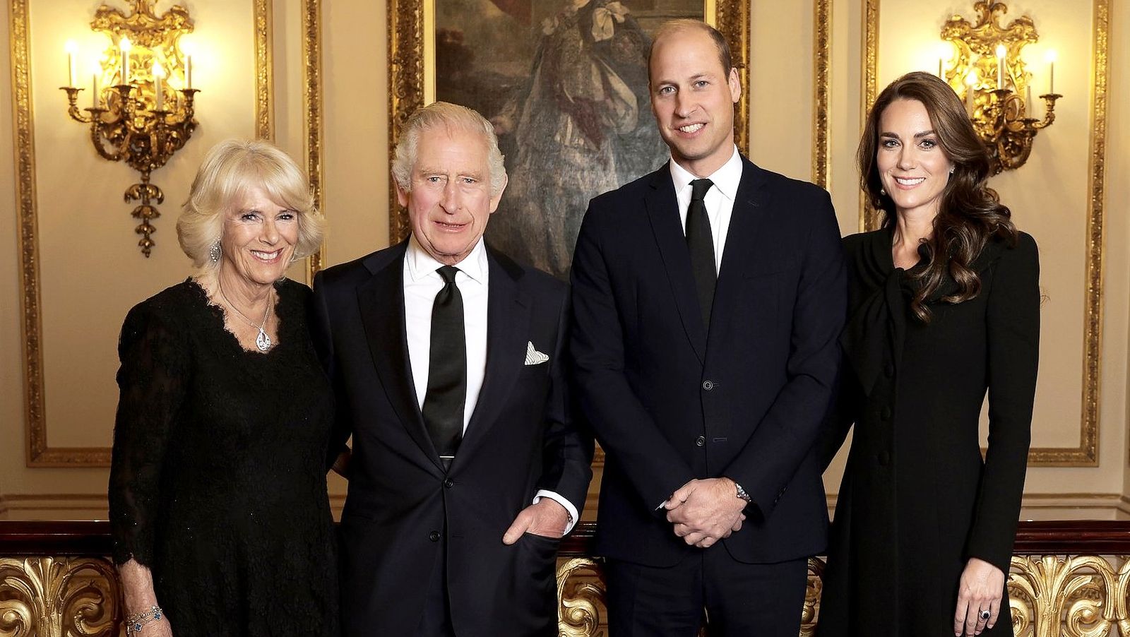 Royal news: новое фото короля Карла III, Камиллы, принца и принцессы Уэльских