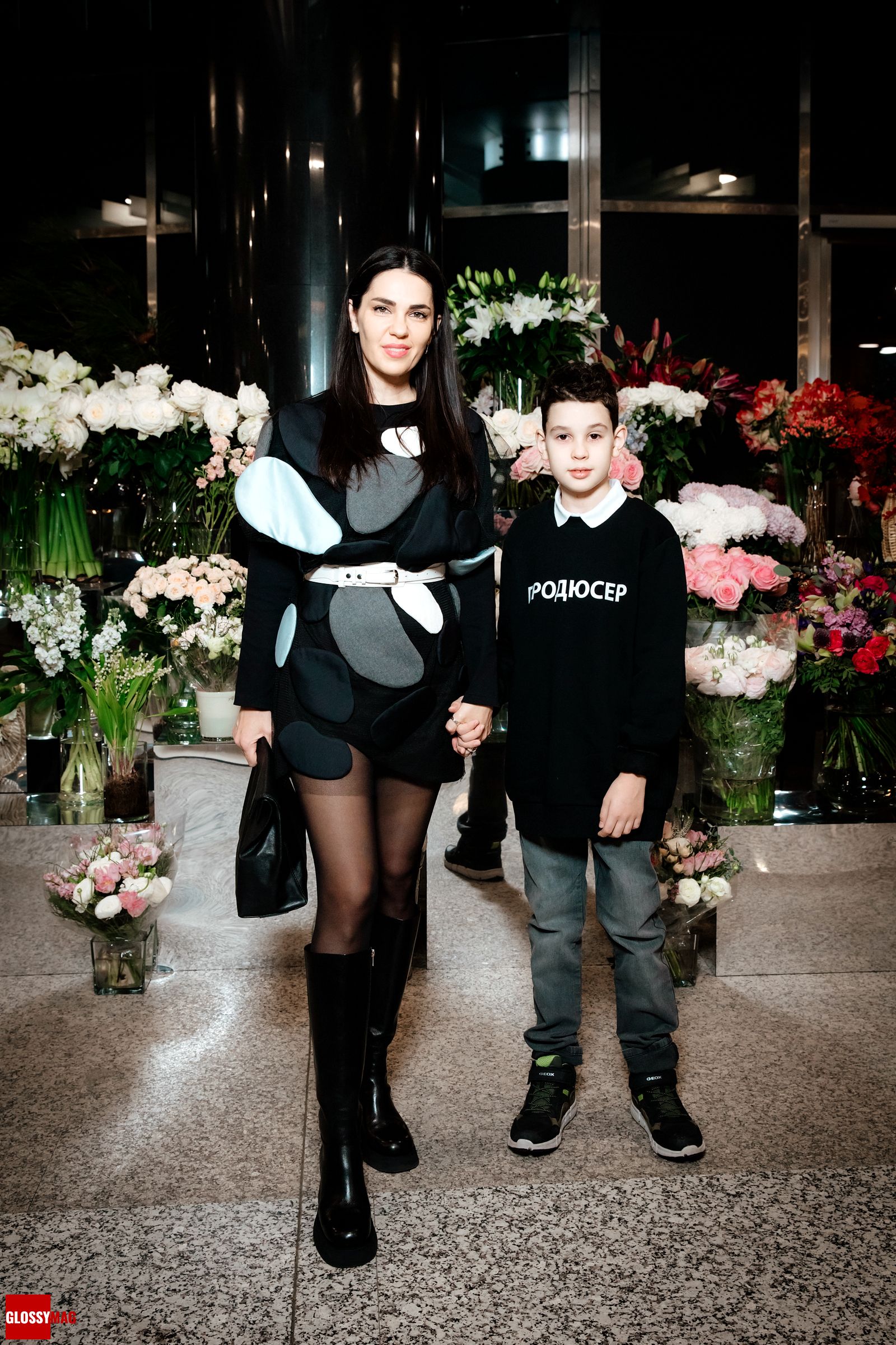 Снежина Кулова с сыном на шоу Gulliver в рамках Seasons Fashion Week S/S 2023, 20 ноября 2022 г.