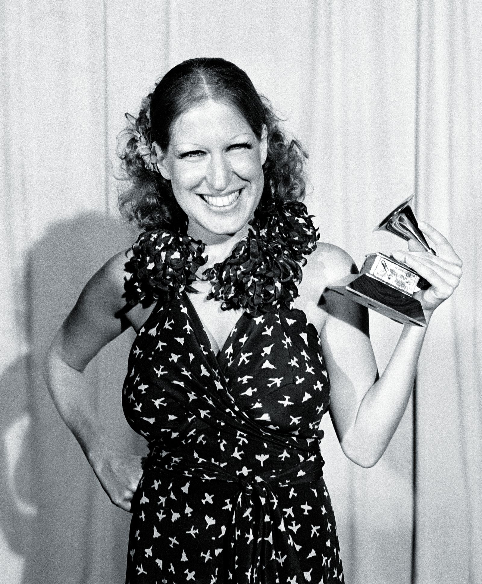 Бетт Мидлер — обладательница статуэтки «Грэмми», 2 марта 1974 г.