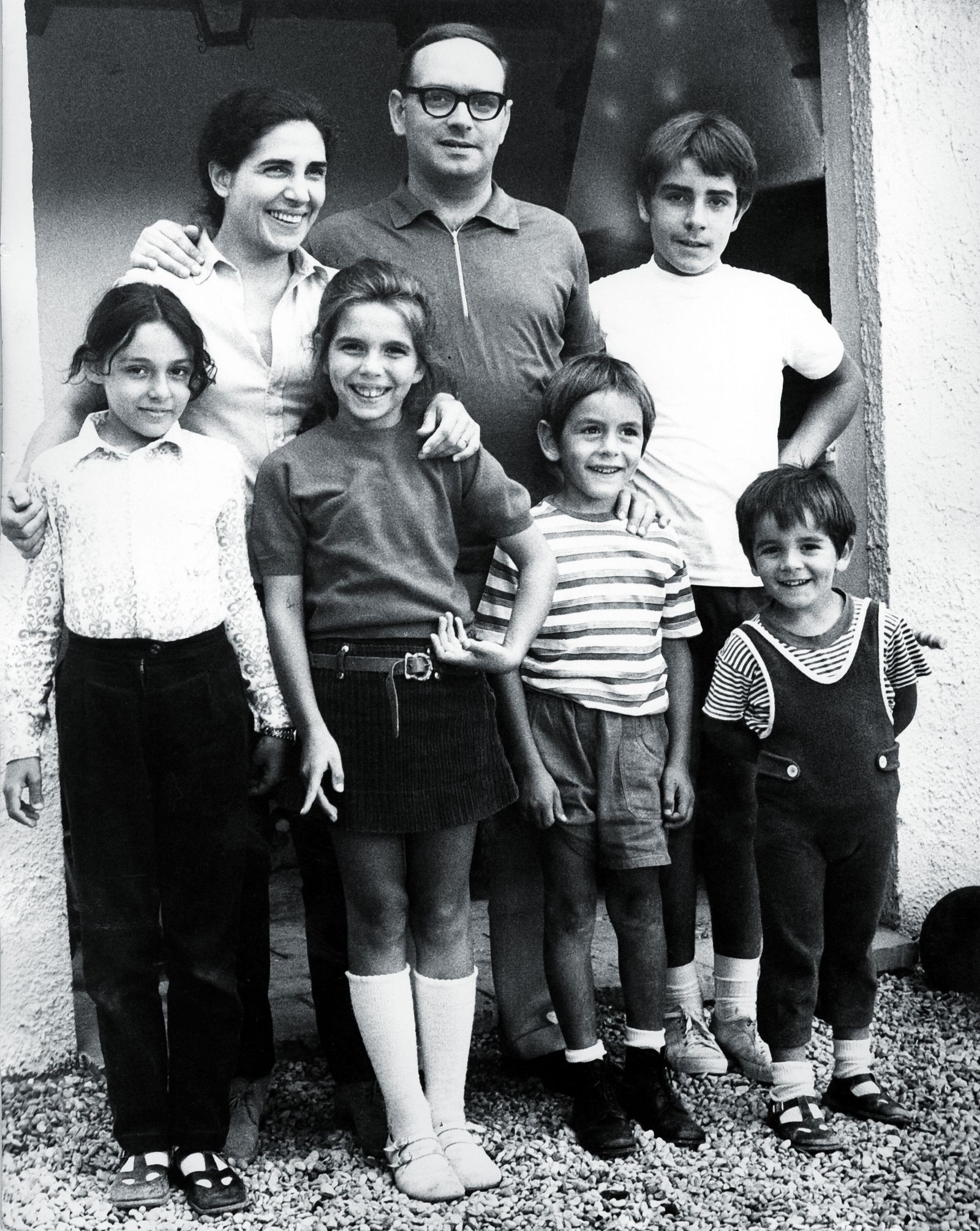 Эннио Морриконе с женой Марией Травиа, сыновьями Марко, Андреа, Джованни, дочерью Алессандрой и племянницей Лаурой, Рим, 1970 г.